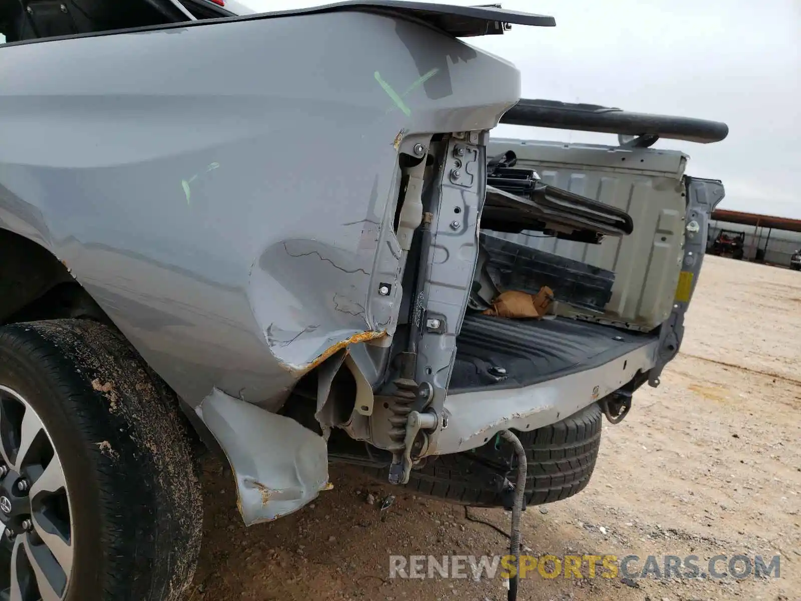 9 Photograph of a damaged car 5TFFY5F15LX264293 TOYOTA TUNDRA 2020