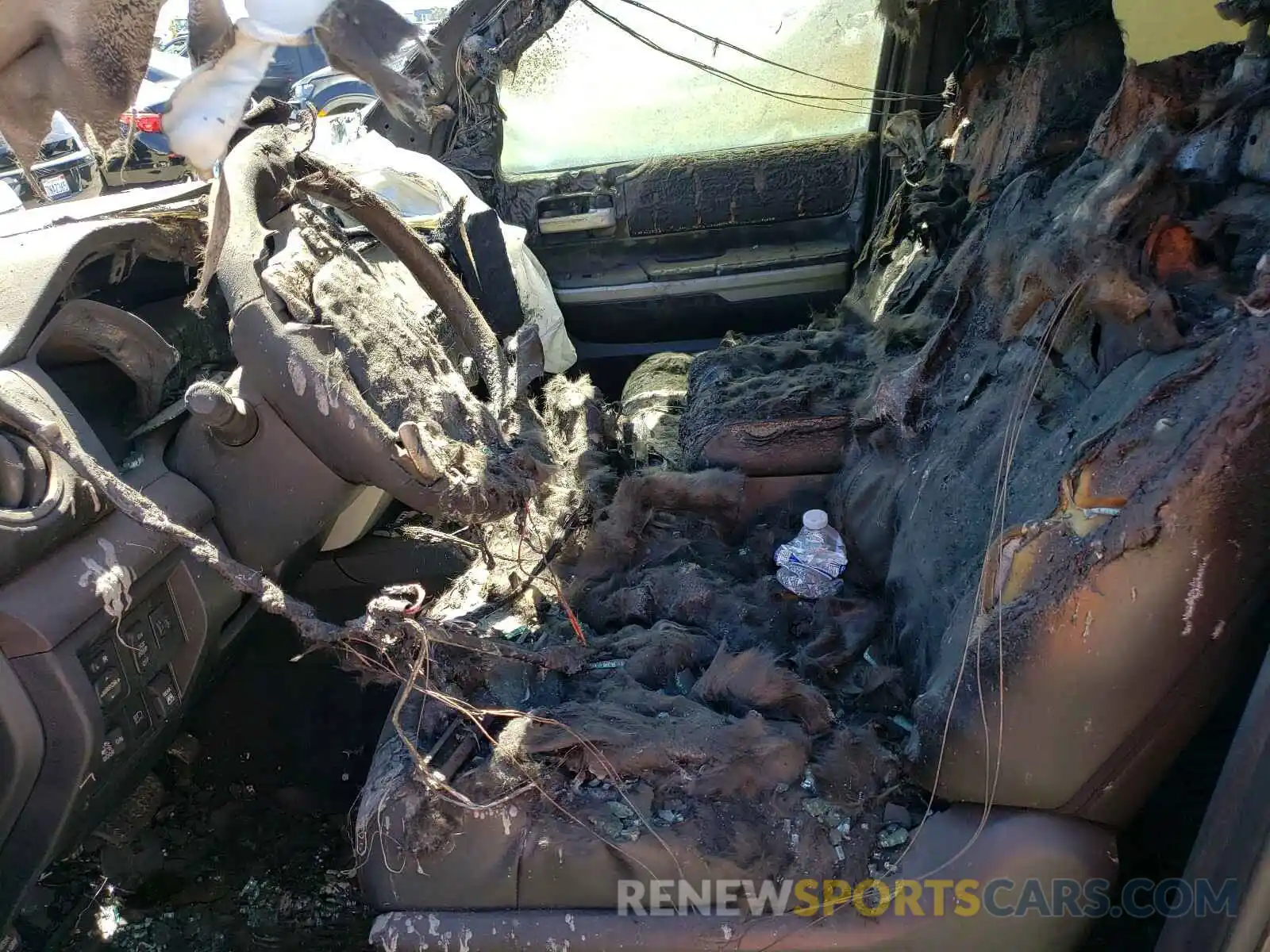 5 Фотография поврежденного автомобиля 5TFFY5F17LX259015 TOYOTA TUNDRA 2020