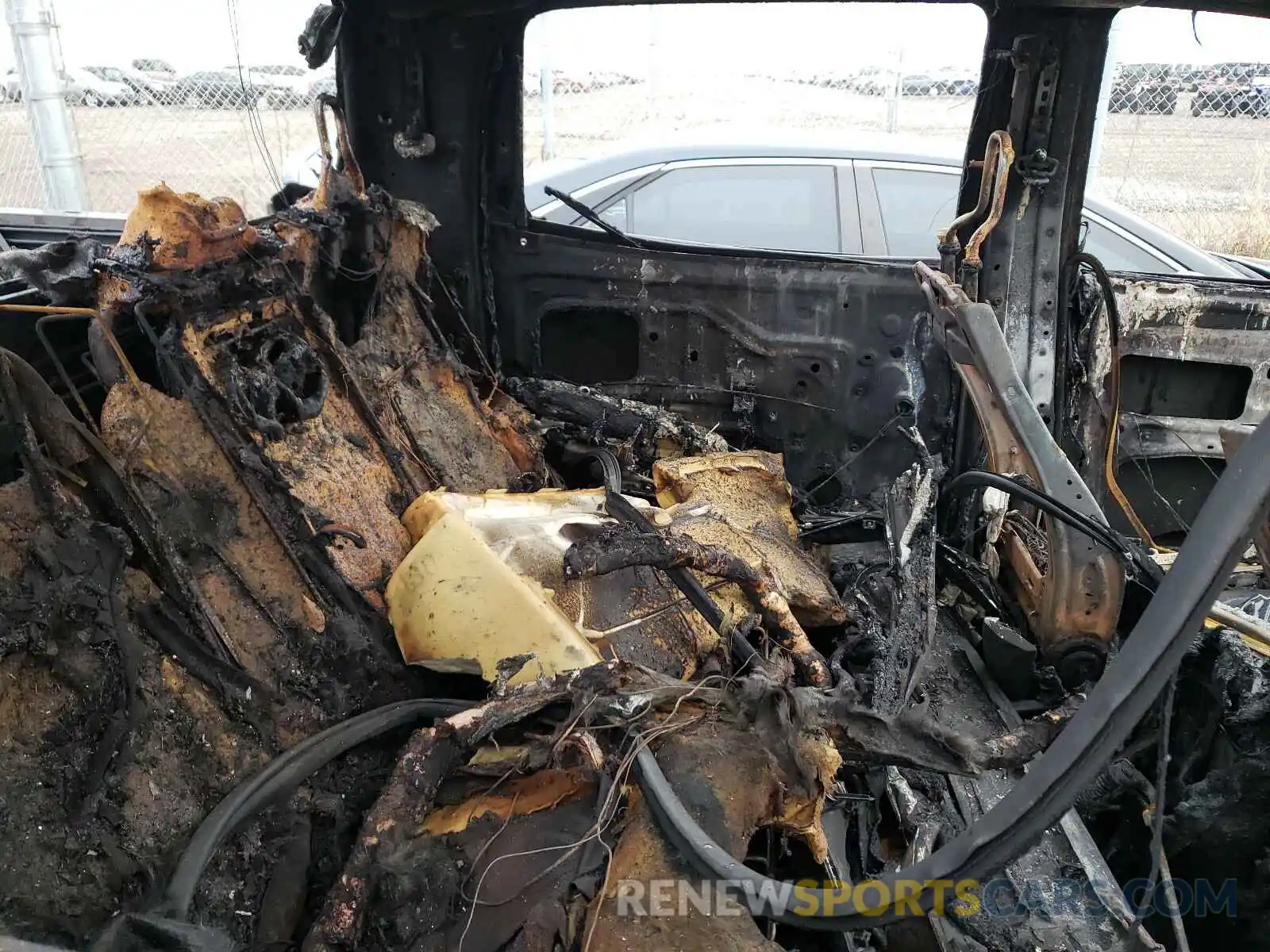 6 Фотография поврежденного автомобиля 5TFGY5F17LX267829 TOYOTA TUNDRA 2020