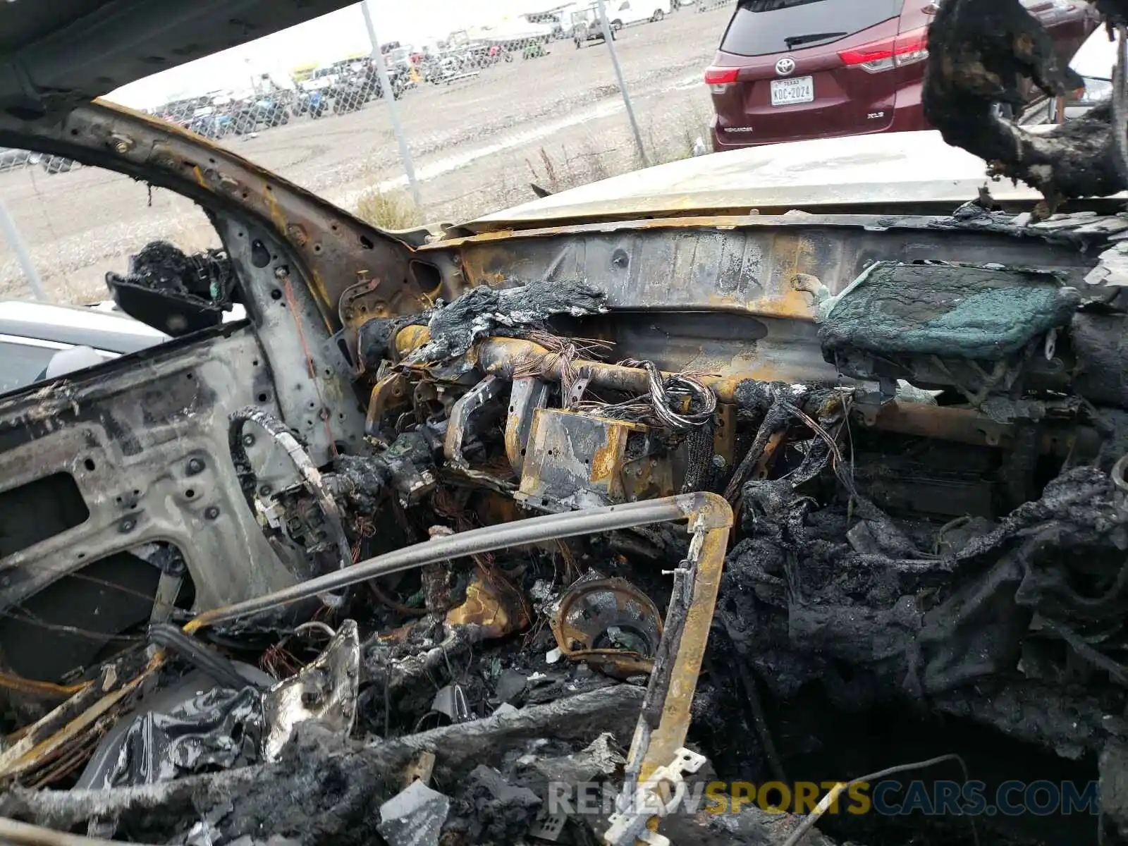 9 Фотография поврежденного автомобиля 5TFGY5F17LX267829 TOYOTA TUNDRA 2020