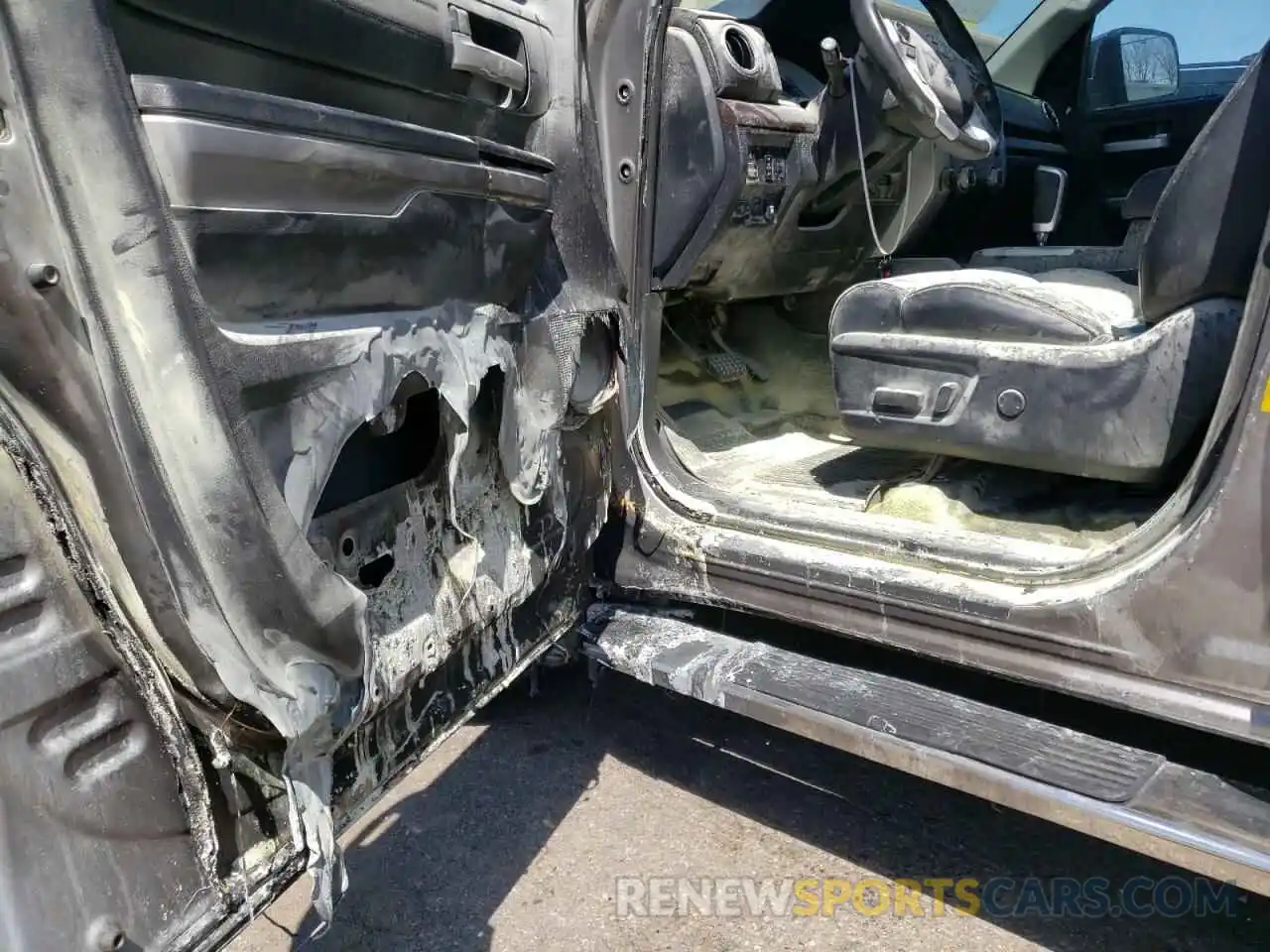 9 Photograph of a damaged car 5TFHY5F11LX901849 TOYOTA TUNDRA 2020