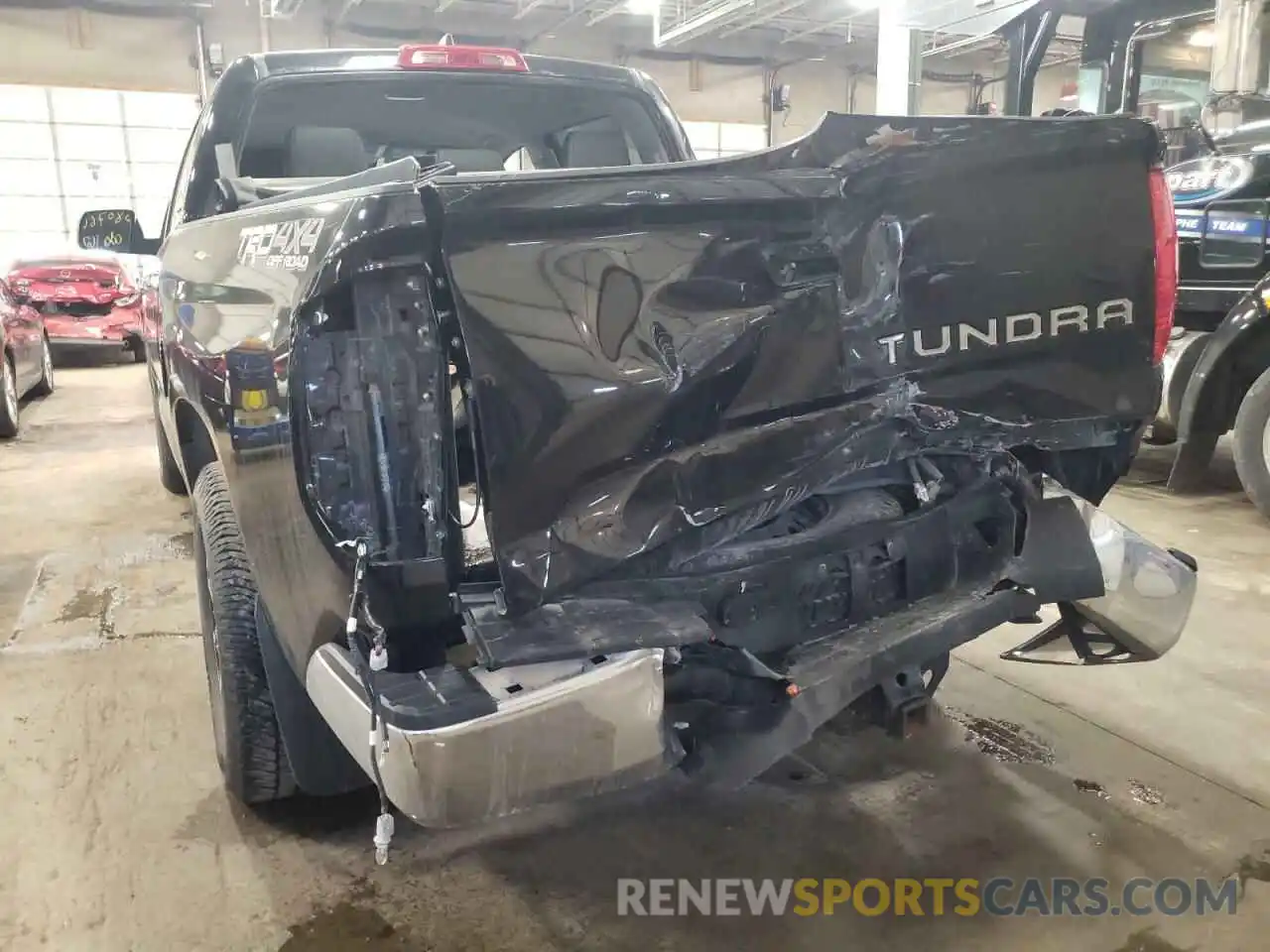 9 Photograph of a damaged car 5TFHY5F13LX894404 TOYOTA TUNDRA 2020