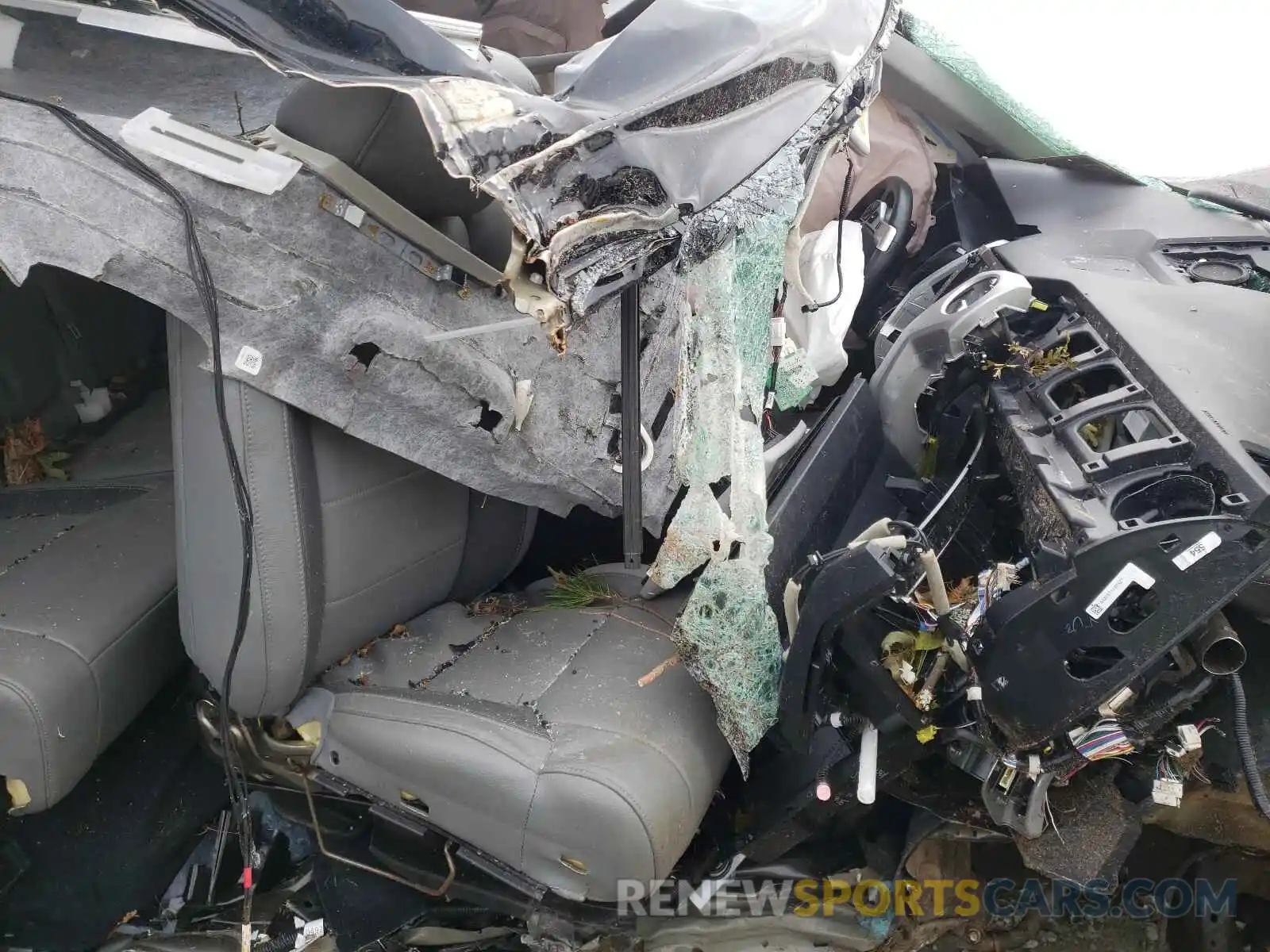 5 Photograph of a damaged car 5TFHY5F14LX880639 TOYOTA TUNDRA 2020