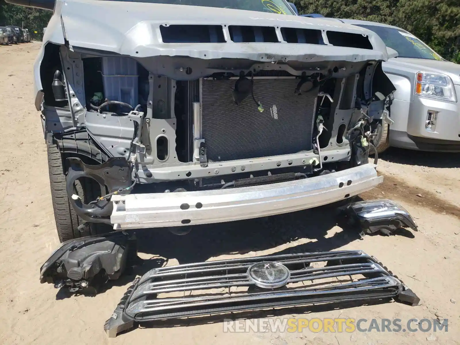 9 Photograph of a damaged car 5TFHY5F14LX935641 TOYOTA TUNDRA 2020