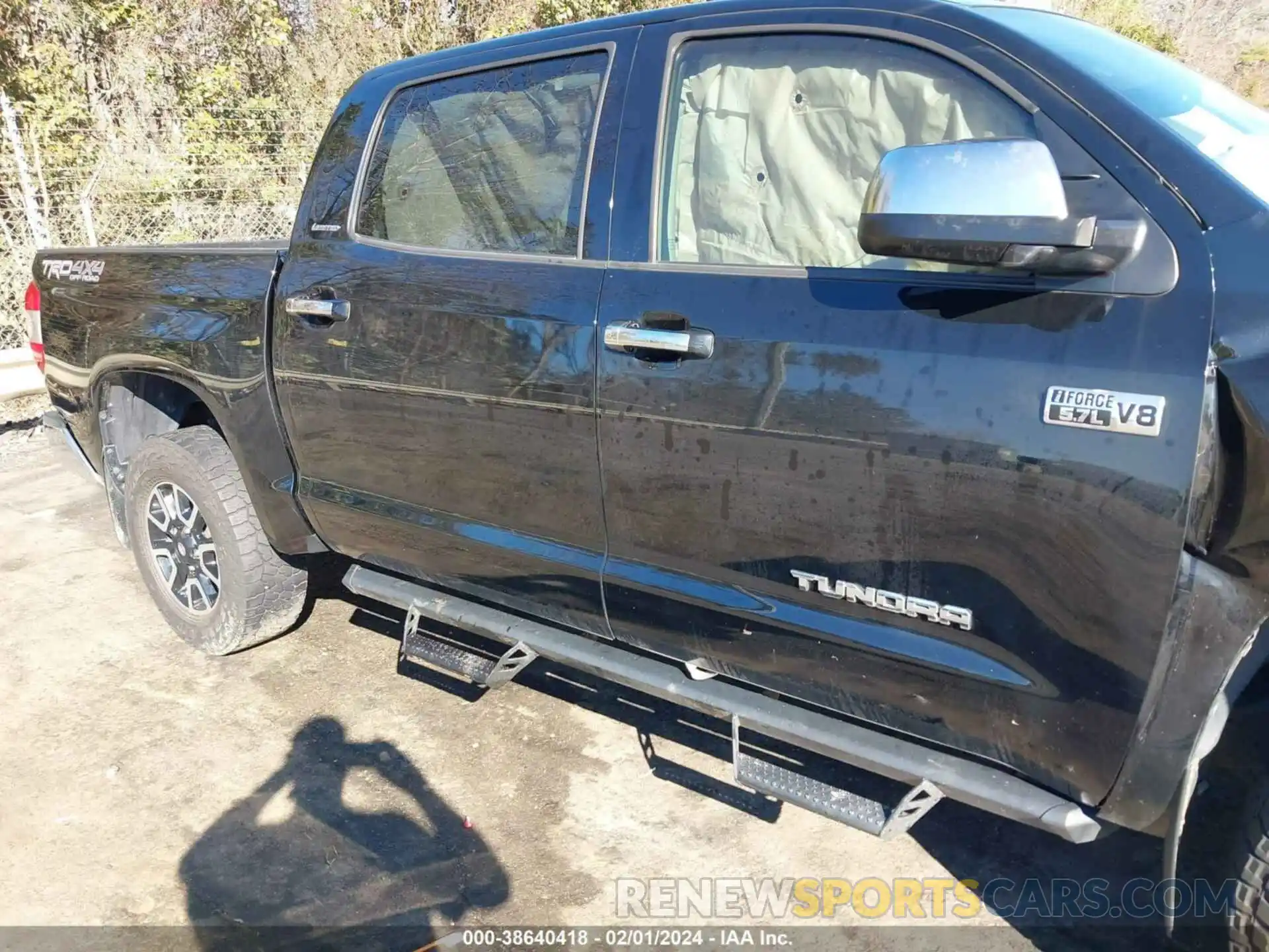 13 Photograph of a damaged car 5TFHY5F15LX922333 TOYOTA TUNDRA 2020