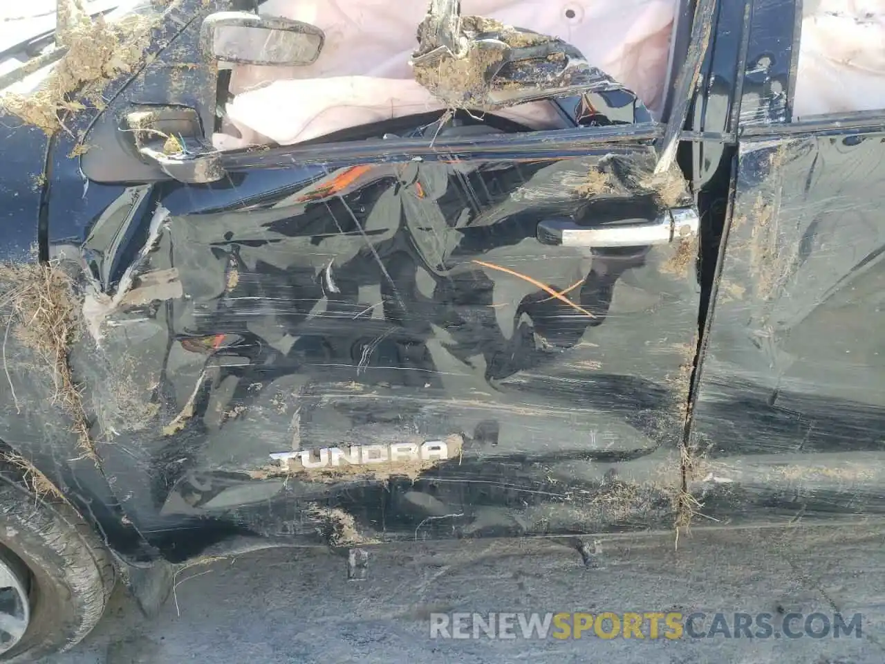 10 Photograph of a damaged car 5TFHY5F17LX925511 TOYOTA TUNDRA 2020