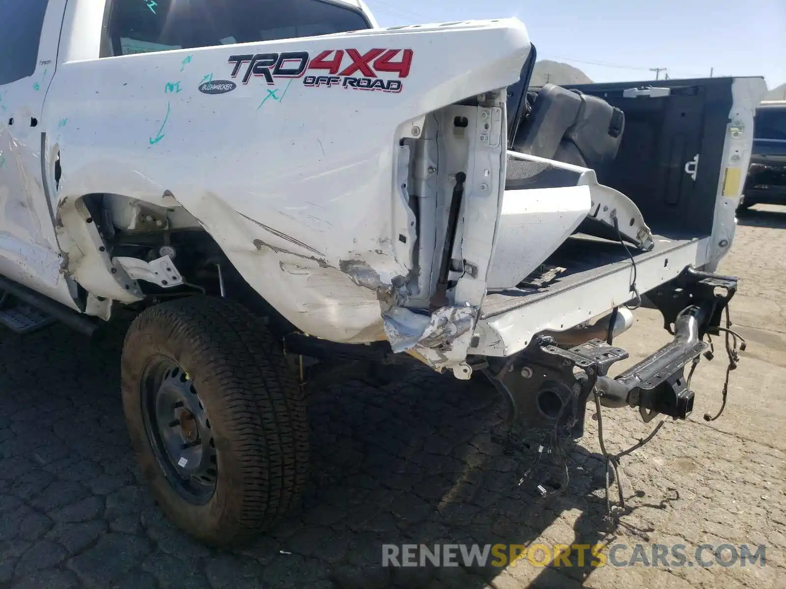 9 Photograph of a damaged car 5TFHY5F18LX926943 TOYOTA TUNDRA 2020