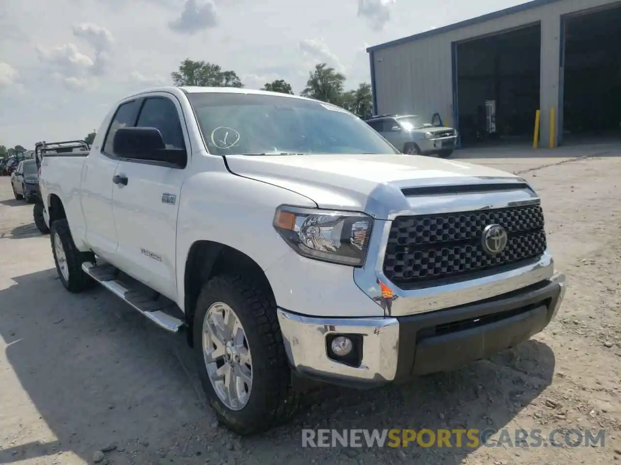 1 Photograph of a damaged car 5TFRY5F10LX257264 TOYOTA TUNDRA 2020