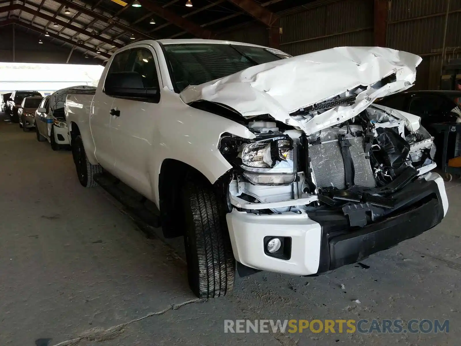 1 Photograph of a damaged car 5TFRY5F12LX265768 TOYOTA TUNDRA 2020