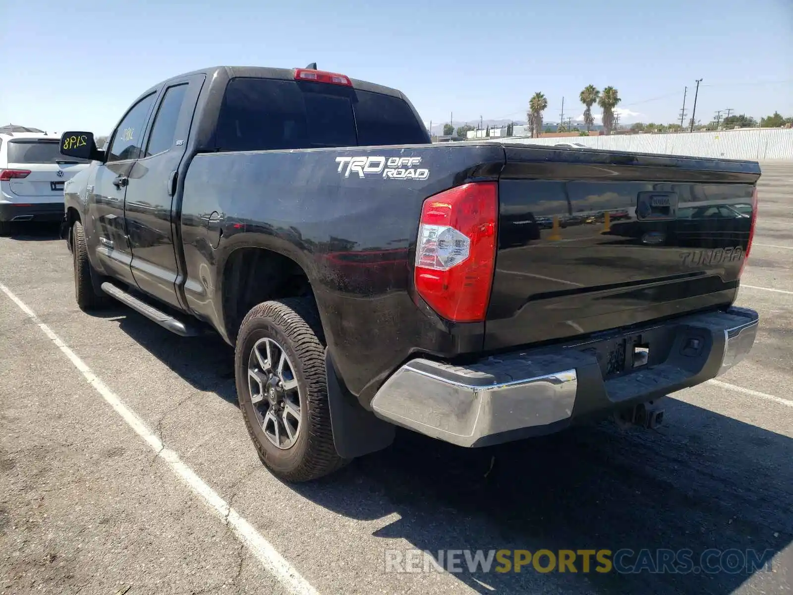 3 Photograph of a damaged car 5TFRY5F12LX268623 TOYOTA TUNDRA 2020