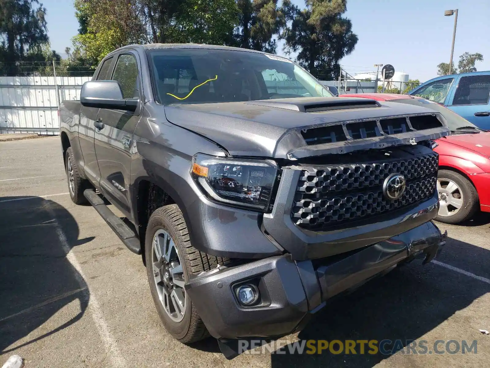 1 Photograph of a damaged car 5TFRY5F15LX271256 TOYOTA TUNDRA 2020