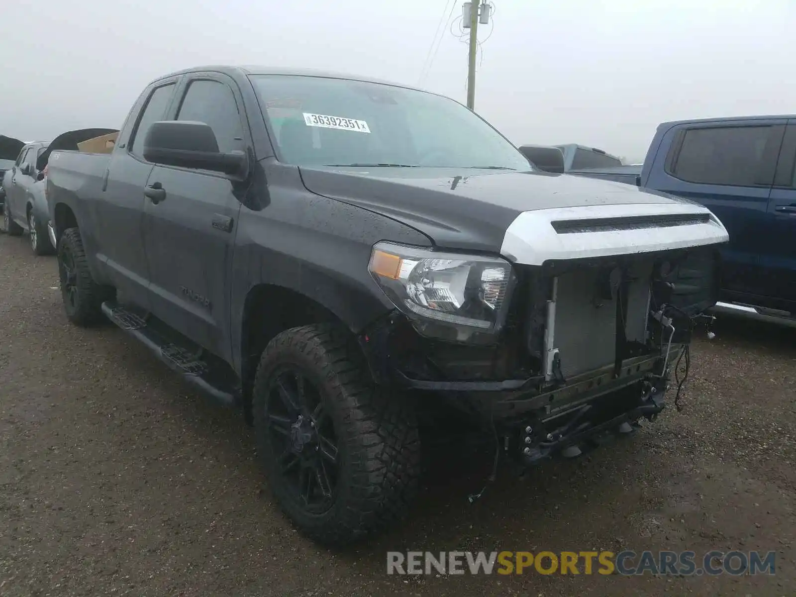 1 Photograph of a damaged car 5TFRY5F17LX256497 TOYOTA TUNDRA 2020