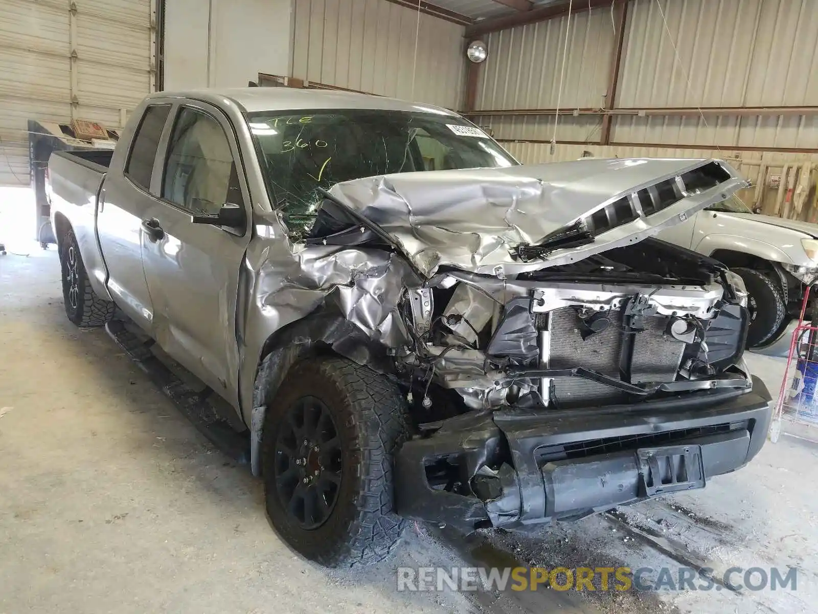 1 Photograph of a damaged car 5TFRY5F17LX268567 TOYOTA TUNDRA 2020