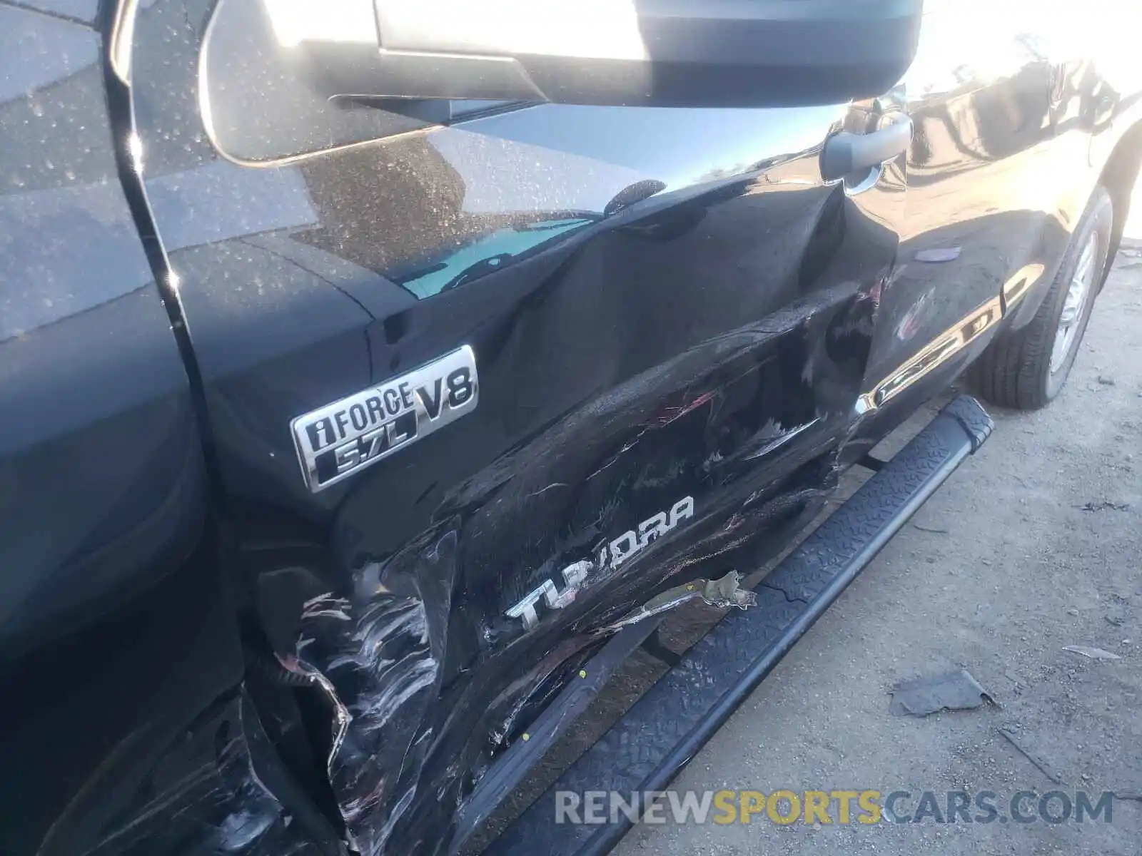 9 Photograph of a damaged car 5TFRY5F17LX271310 TOYOTA TUNDRA 2020