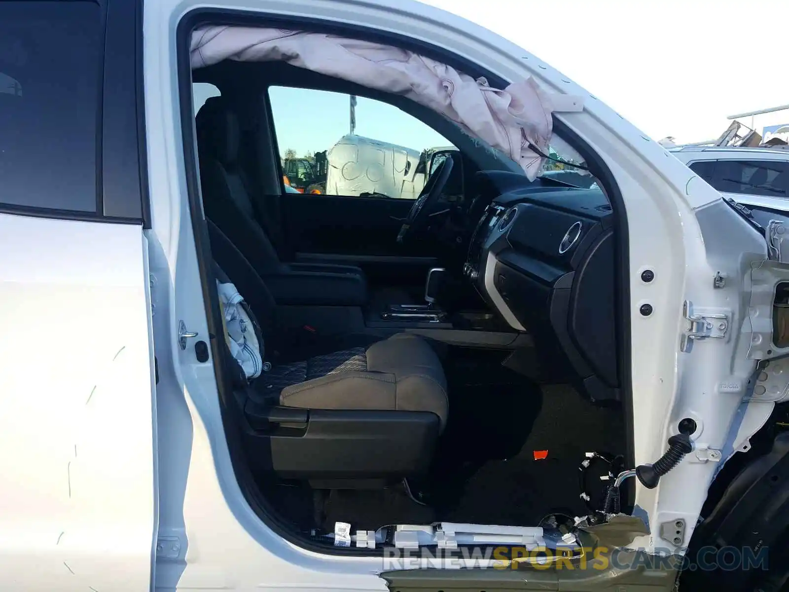 5 Photograph of a damaged car 5TFRY5F18LX269775 TOYOTA TUNDRA 2020