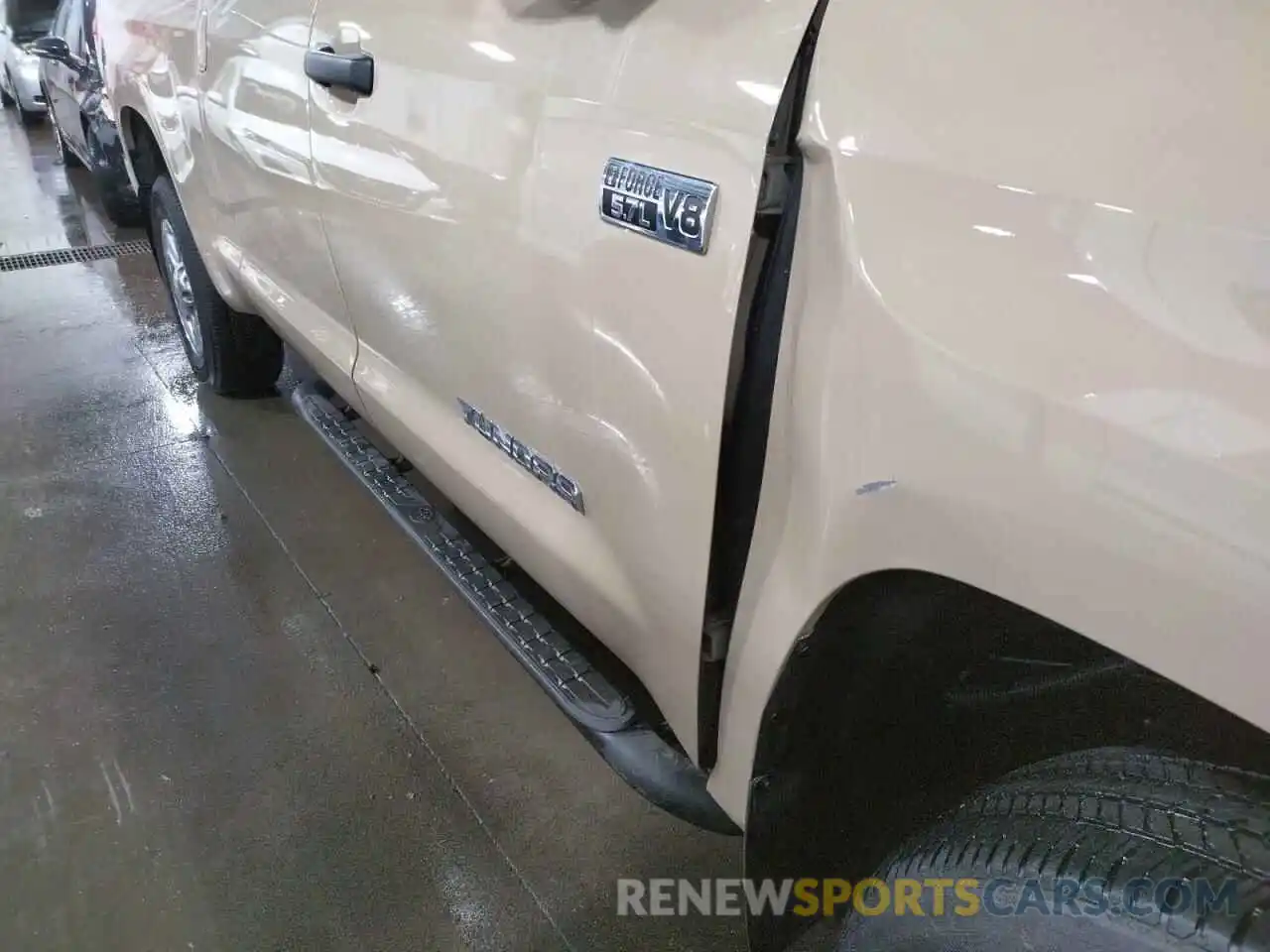 9 Photograph of a damaged car 5TFUY5F10LX938518 TOYOTA TUNDRA 2020