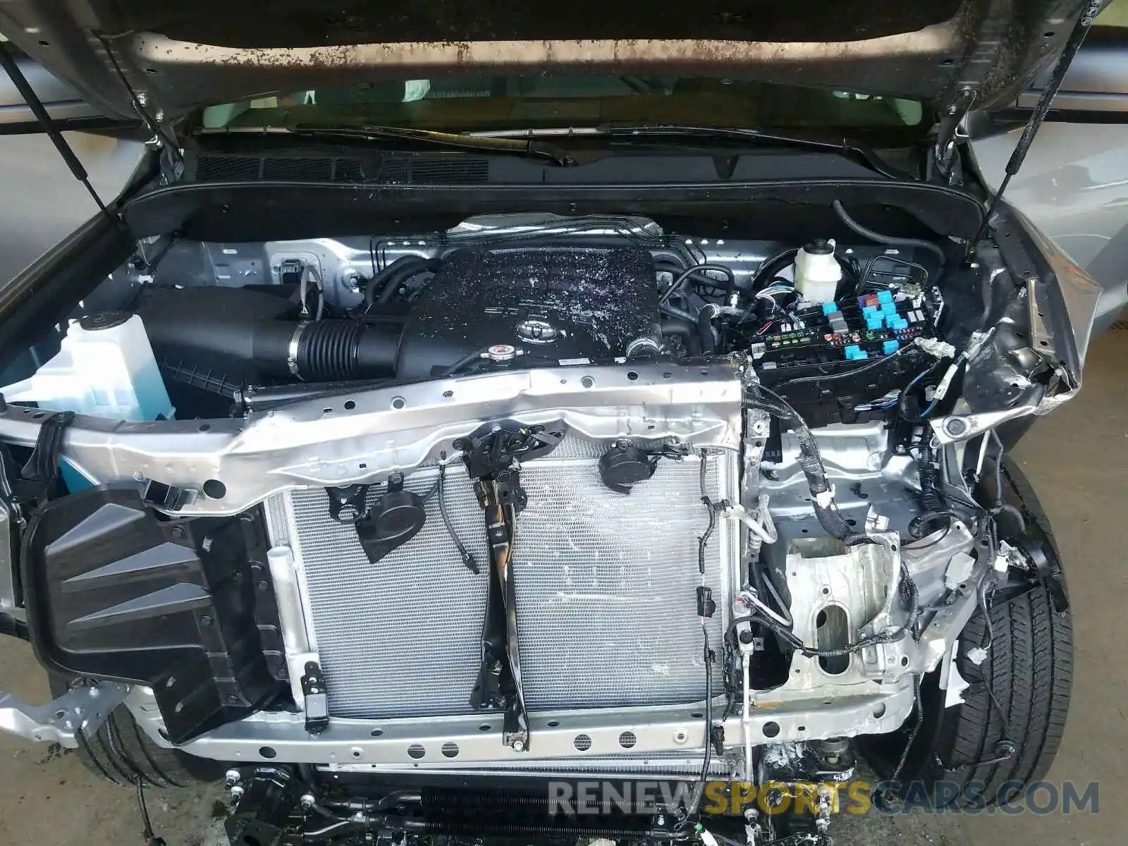 7 Фотография поврежденного автомобиля 5TFUY5F10LX944190 TOYOTA TUNDRA 2020