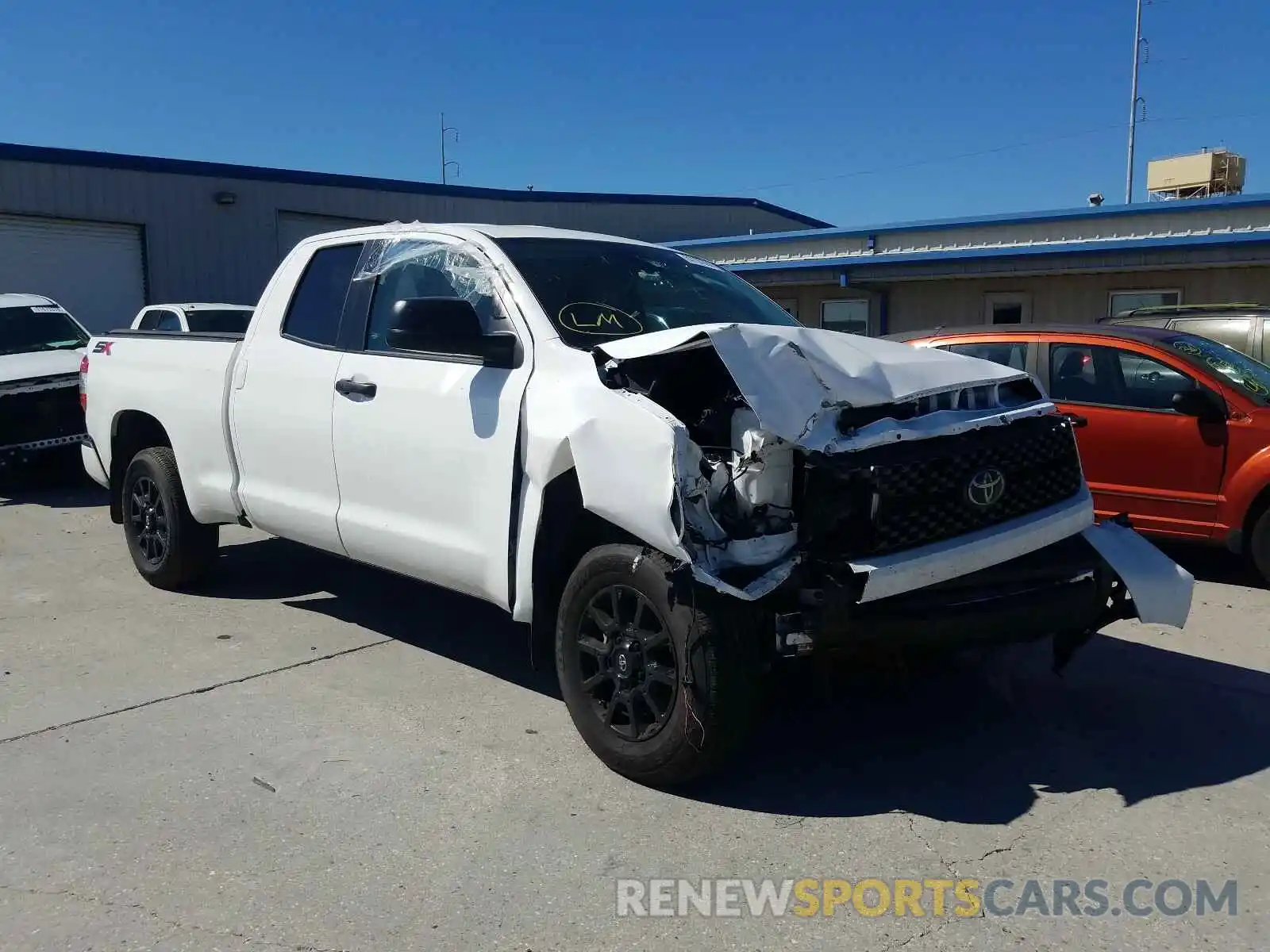 1 Photograph of a damaged car 5TFUY5F11LX919847 TOYOTA TUNDRA 2020