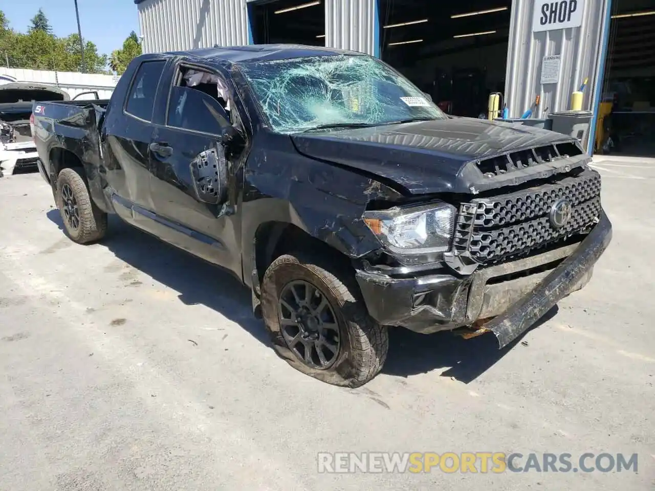 1 Photograph of a damaged car 5TFUY5F11LX921016 TOYOTA TUNDRA 2020