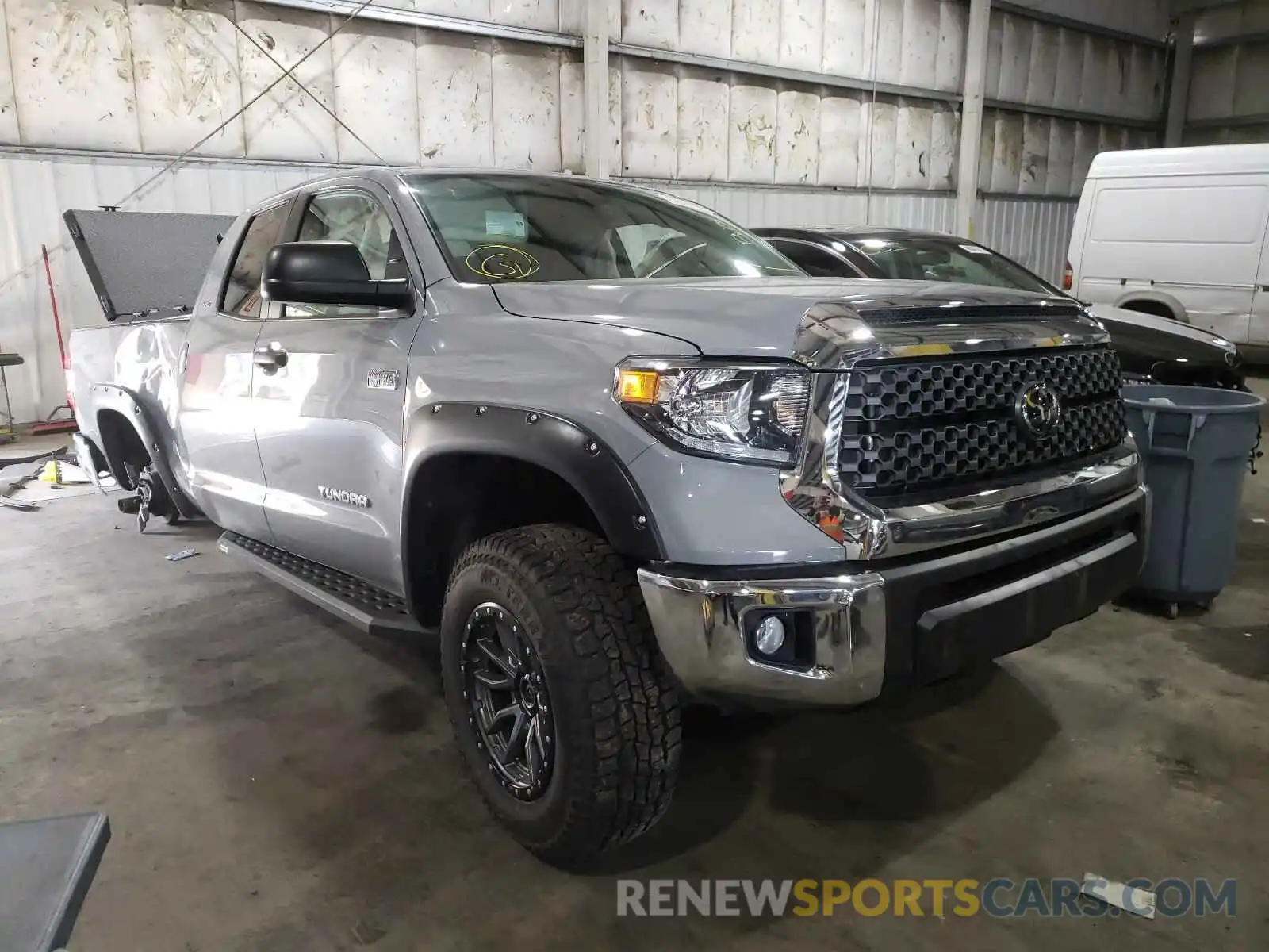 1 Photograph of a damaged car 5TFUY5F11LX939161 TOYOTA TUNDRA 2020