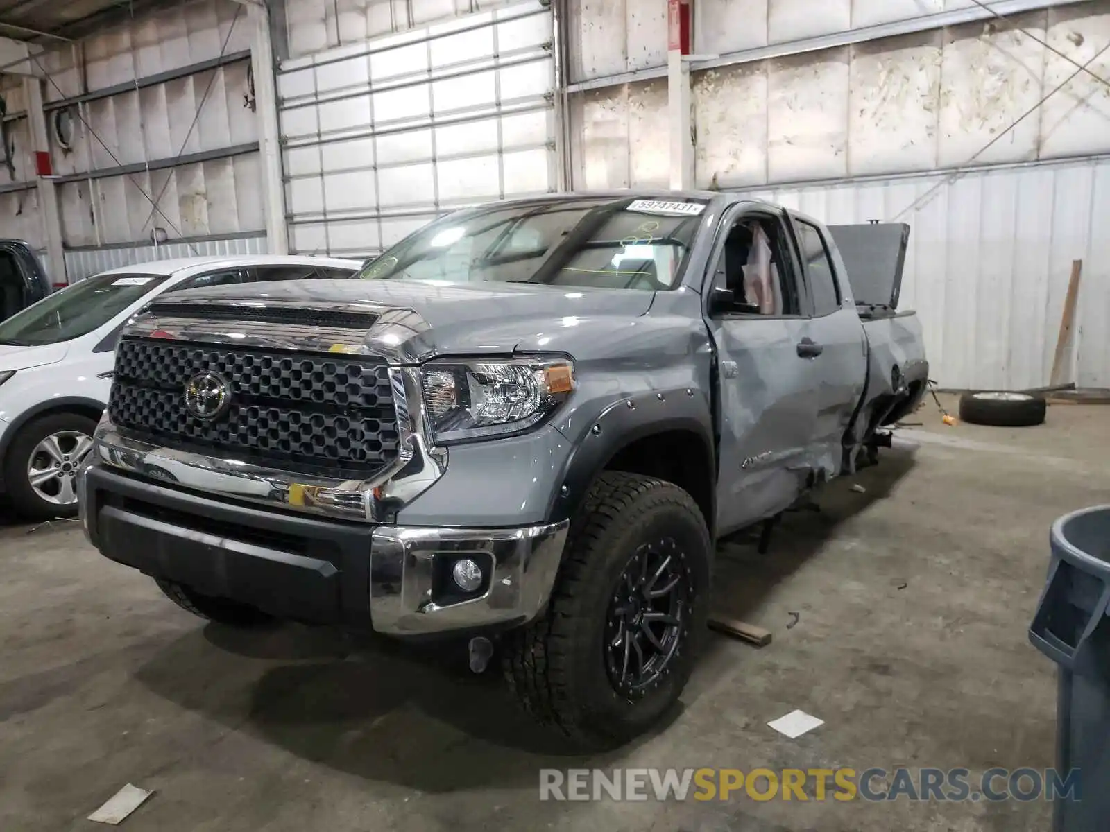 2 Photograph of a damaged car 5TFUY5F11LX939161 TOYOTA TUNDRA 2020