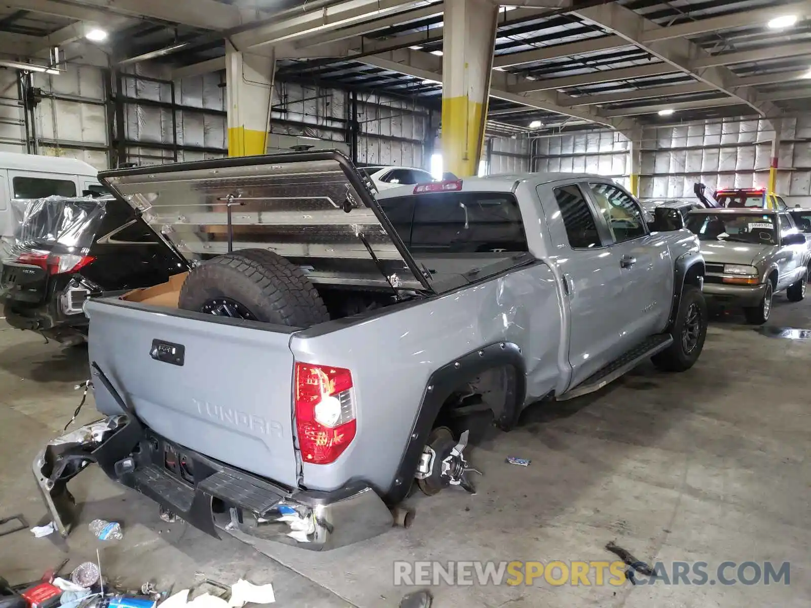 4 Photograph of a damaged car 5TFUY5F11LX939161 TOYOTA TUNDRA 2020