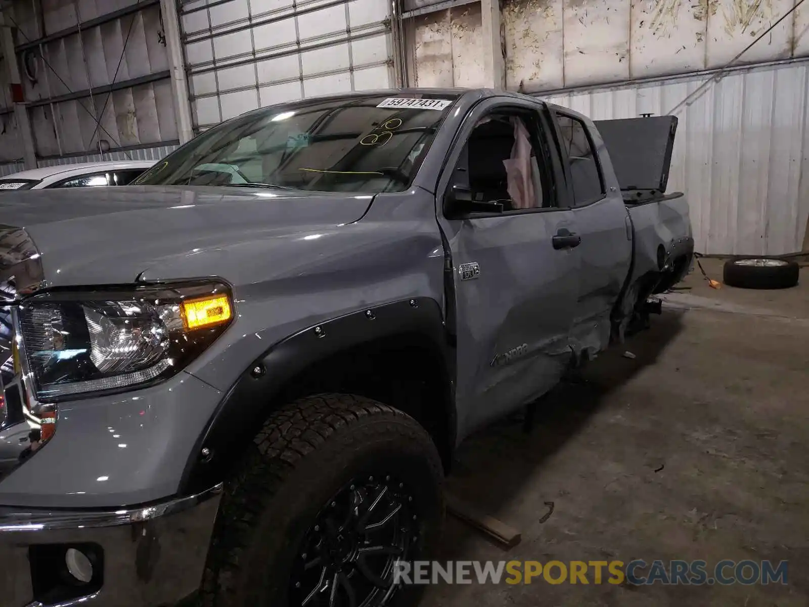 9 Photograph of a damaged car 5TFUY5F11LX939161 TOYOTA TUNDRA 2020