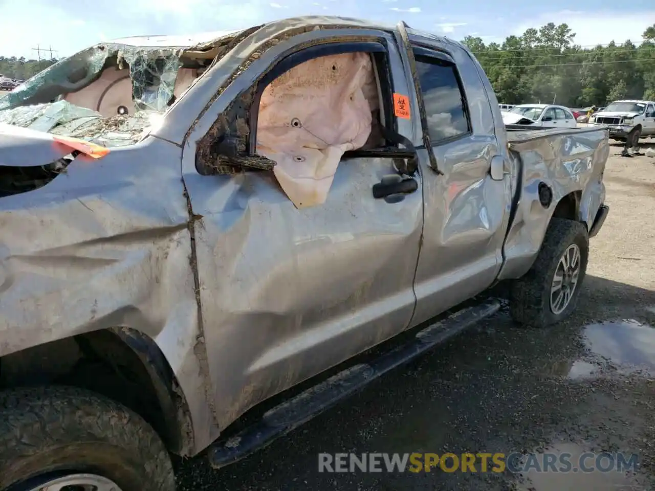 10 Photograph of a damaged car 5TFUY5F12LX912387 TOYOTA TUNDRA 2020