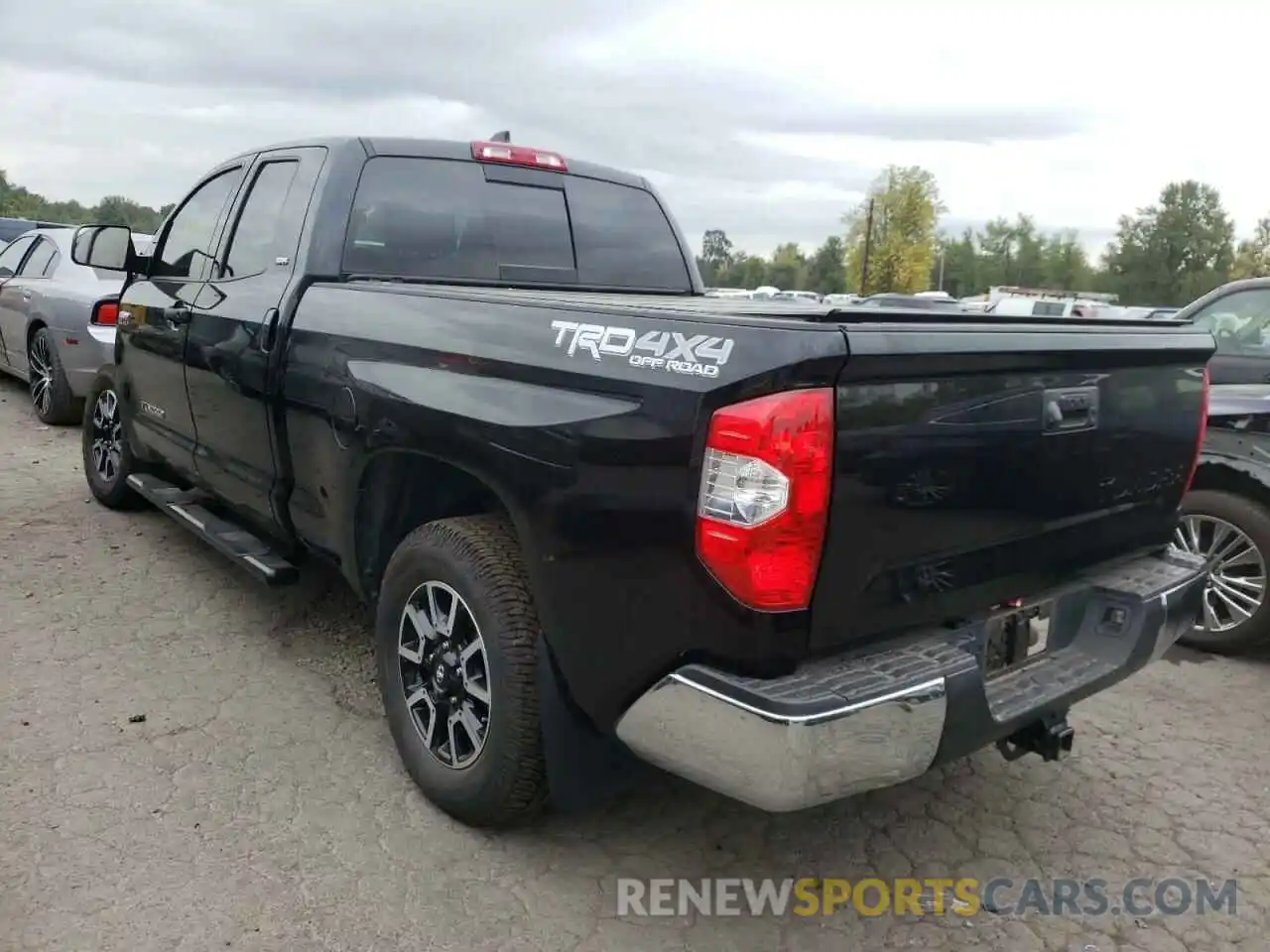 3 Photograph of a damaged car 5TFUY5F12LX929657 TOYOTA TUNDRA 2020