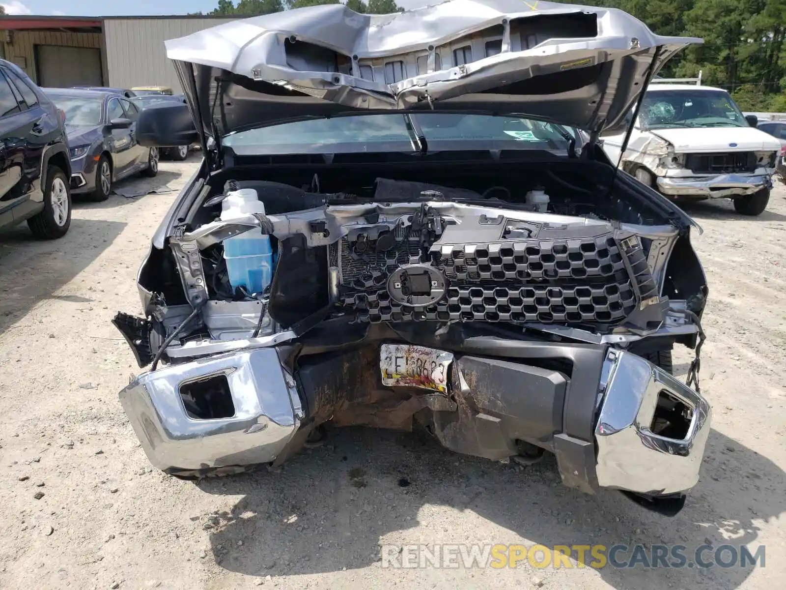 9 Photograph of a damaged car 5TFUY5F12LX944515 TOYOTA TUNDRA 2020