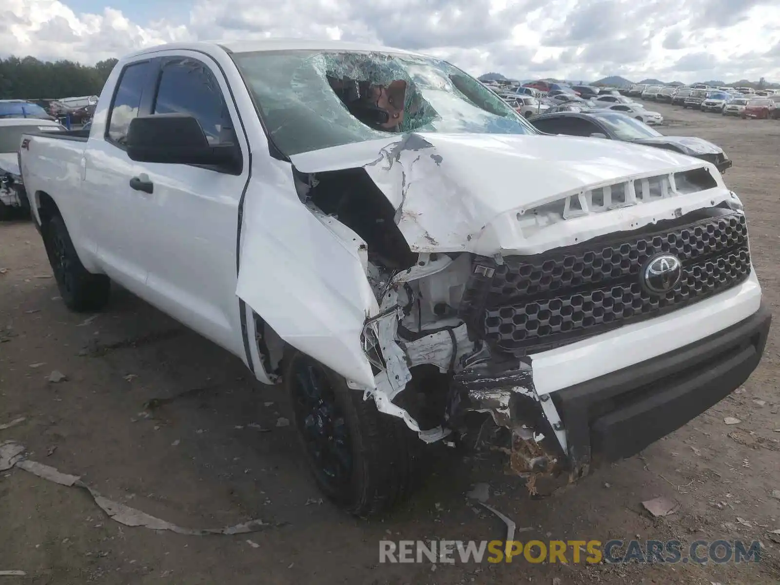 1 Photograph of a damaged car 5TFUY5F13LX883739 TOYOTA TUNDRA 2020