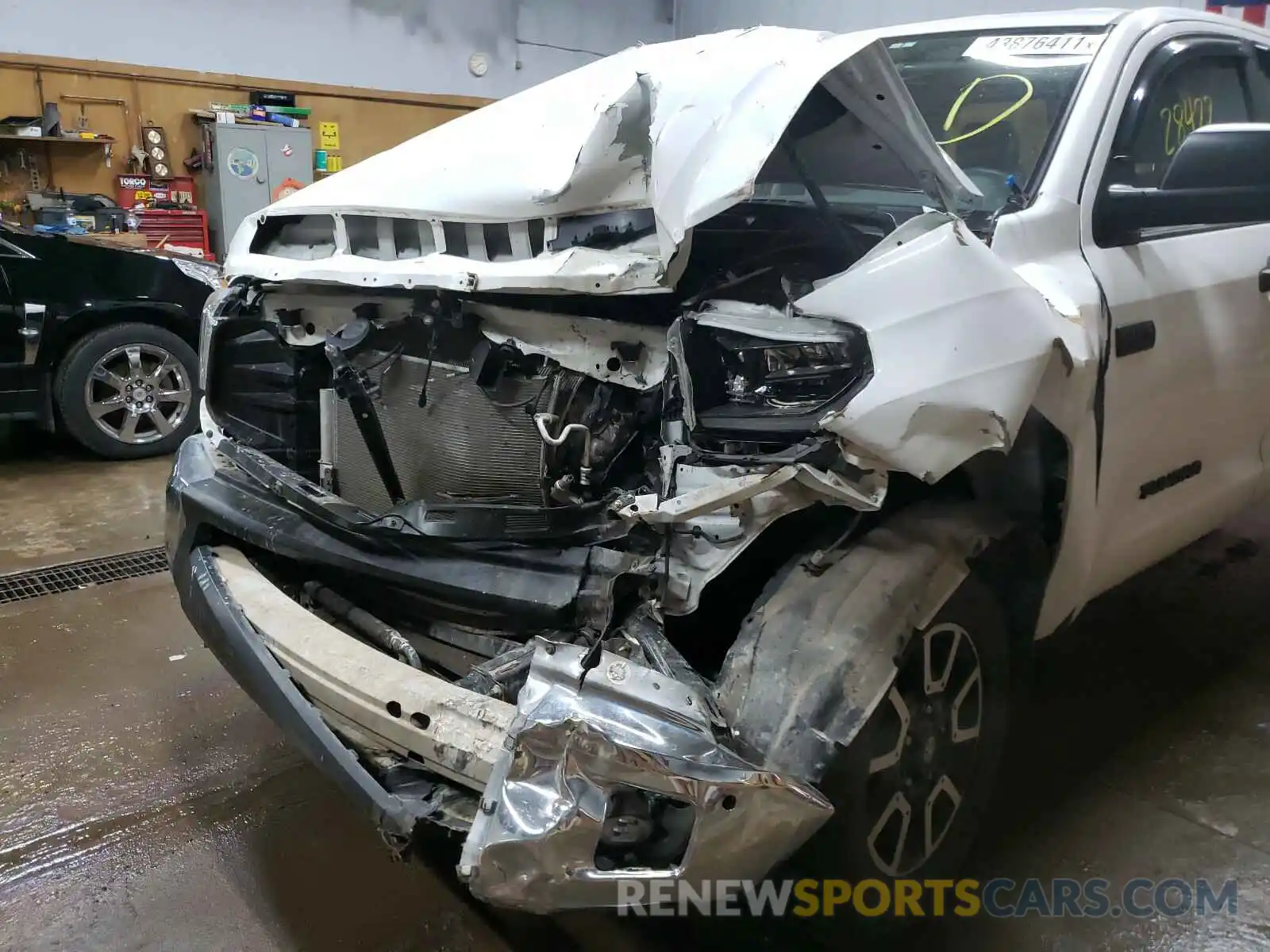 9 Фотография поврежденного автомобиля 5TFUY5F13LX888634 TOYOTA TUNDRA 2020