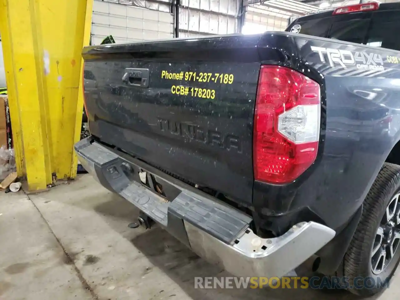 9 Photograph of a damaged car 5TFUY5F13LX918067 TOYOTA TUNDRA 2020