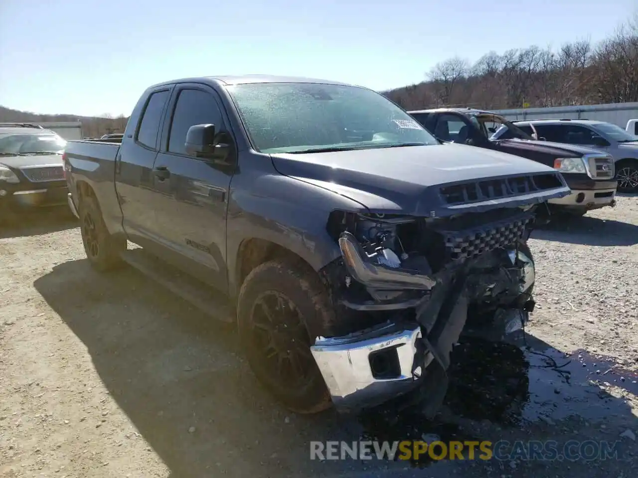 1 Photograph of a damaged car 5TFUY5F13LX920207 TOYOTA TUNDRA 2020