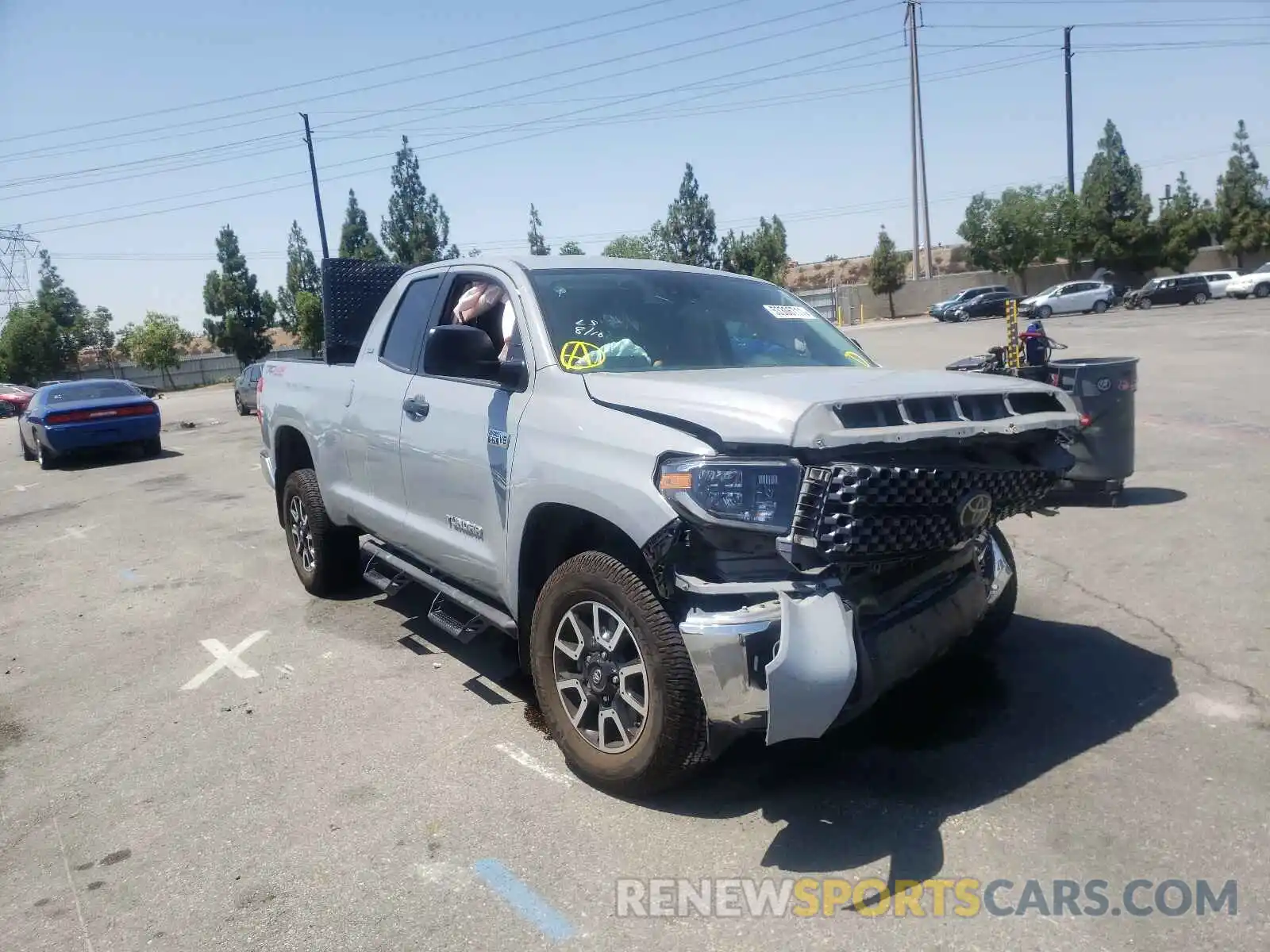 1 Photograph of a damaged car 5TFUY5F13LX922409 TOYOTA TUNDRA 2020