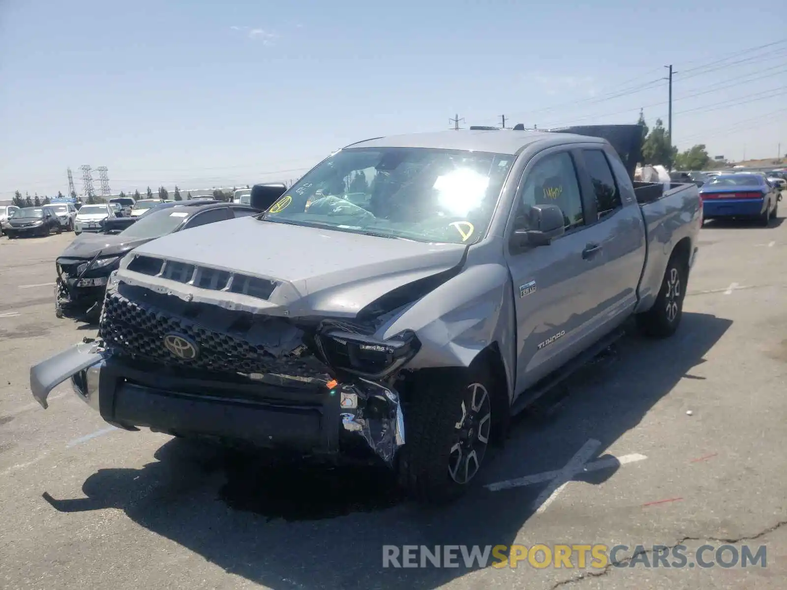 2 Photograph of a damaged car 5TFUY5F13LX922409 TOYOTA TUNDRA 2020