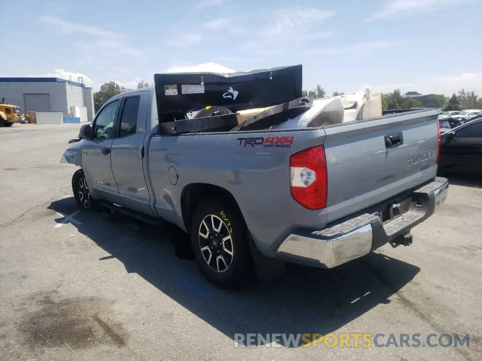 3 Photograph of a damaged car 5TFUY5F13LX922409 TOYOTA TUNDRA 2020