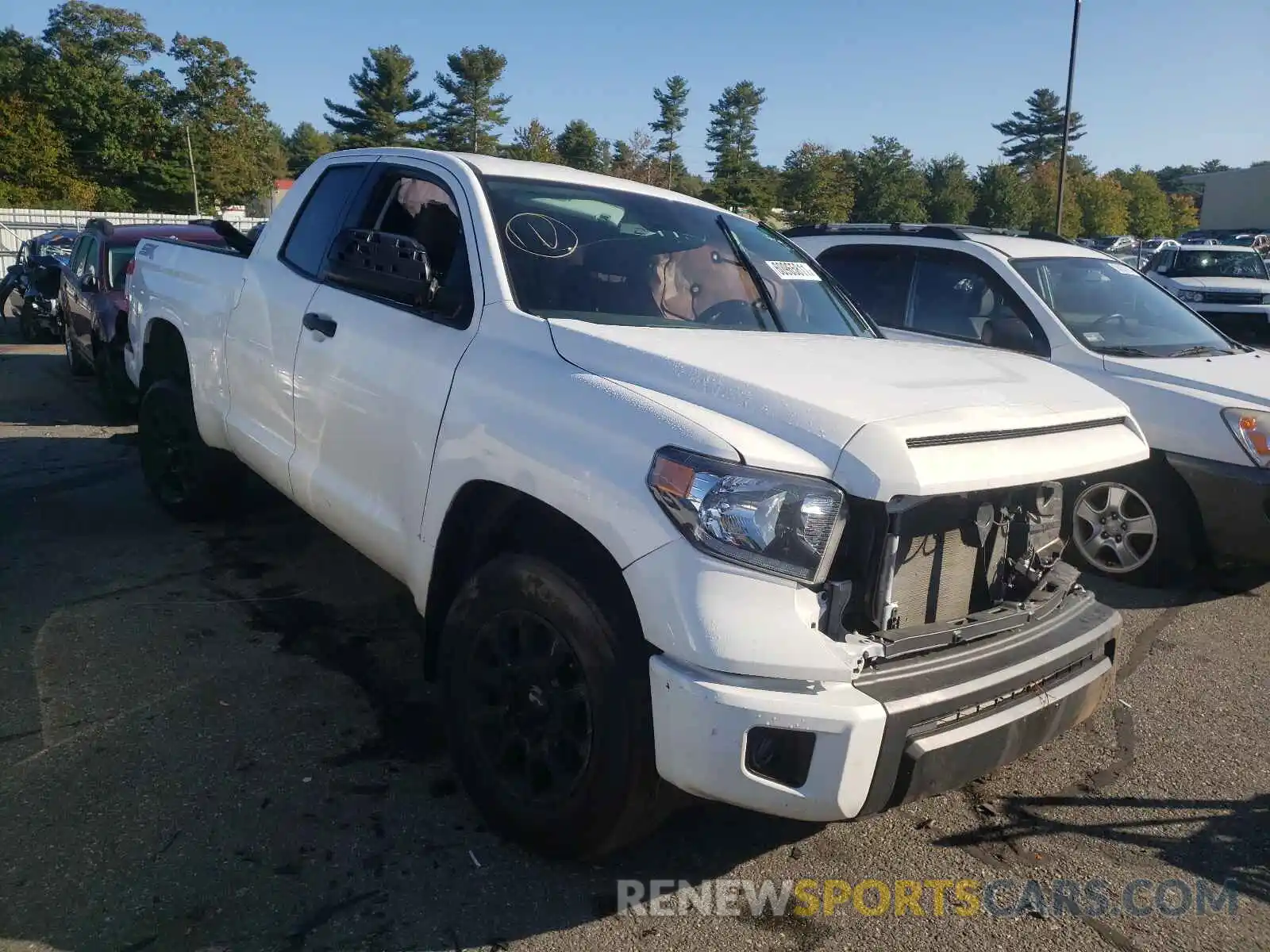 1 Photograph of a damaged car 5TFUY5F13LX927870 TOYOTA TUNDRA 2020