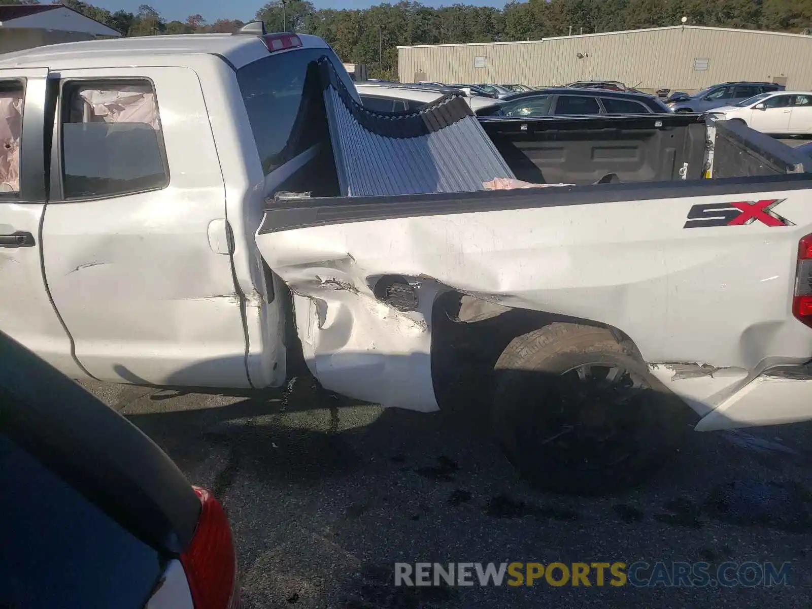 10 Photograph of a damaged car 5TFUY5F13LX927870 TOYOTA TUNDRA 2020