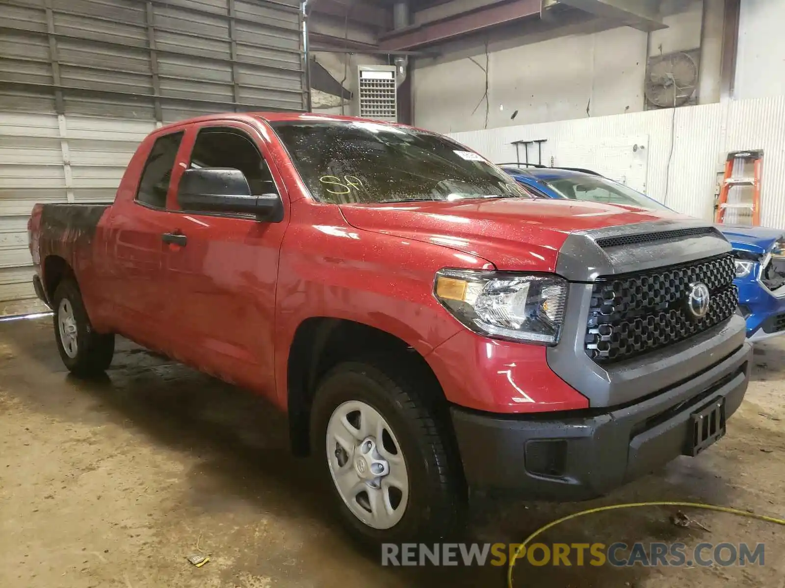 1 Photograph of a damaged car 5TFUY5F13LX943812 TOYOTA TUNDRA 2020