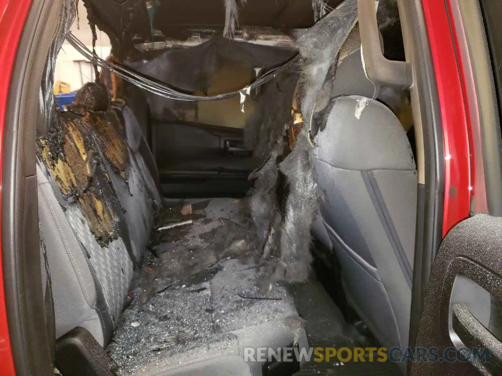 6 Photograph of a damaged car 5TFUY5F13LX943812 TOYOTA TUNDRA 2020