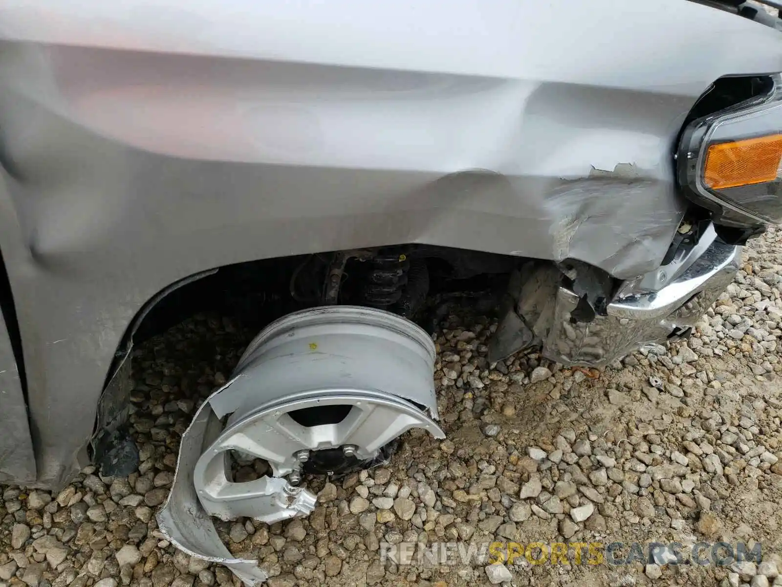 9 Photograph of a damaged car 5TFUY5F14LX927666 TOYOTA TUNDRA 2020