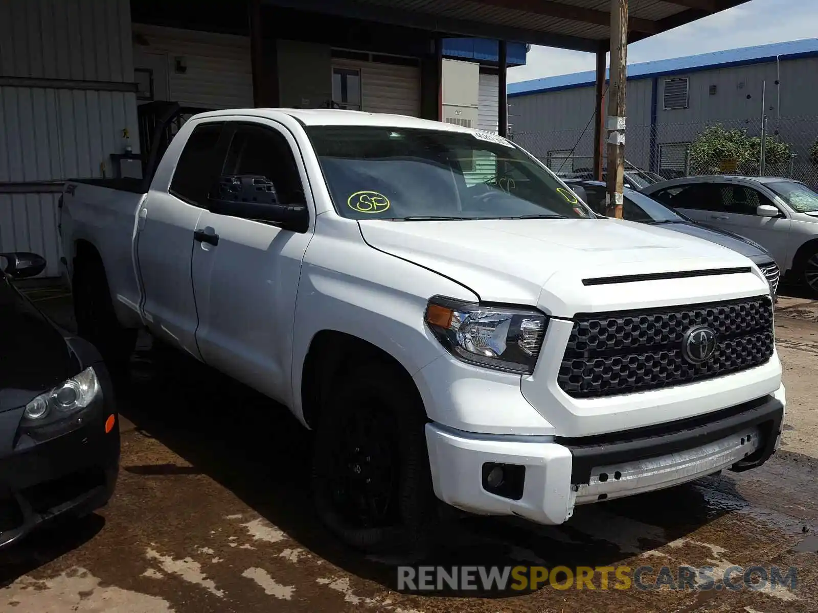 1 Photograph of a damaged car 5TFUY5F15LX873214 TOYOTA TUNDRA 2020