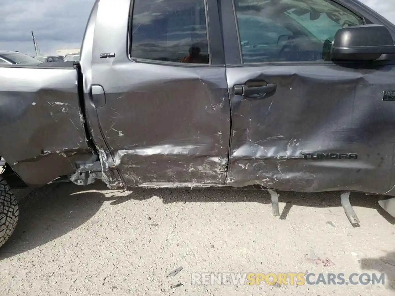 9 Photograph of a damaged car 5TFUY5F15LX873780 TOYOTA TUNDRA 2020