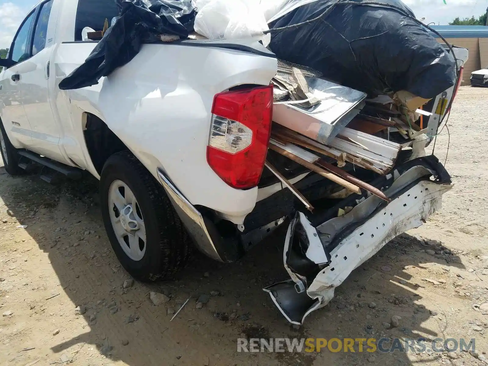 9 Photograph of a damaged car 5TFUY5F15LX889364 TOYOTA TUNDRA 2020