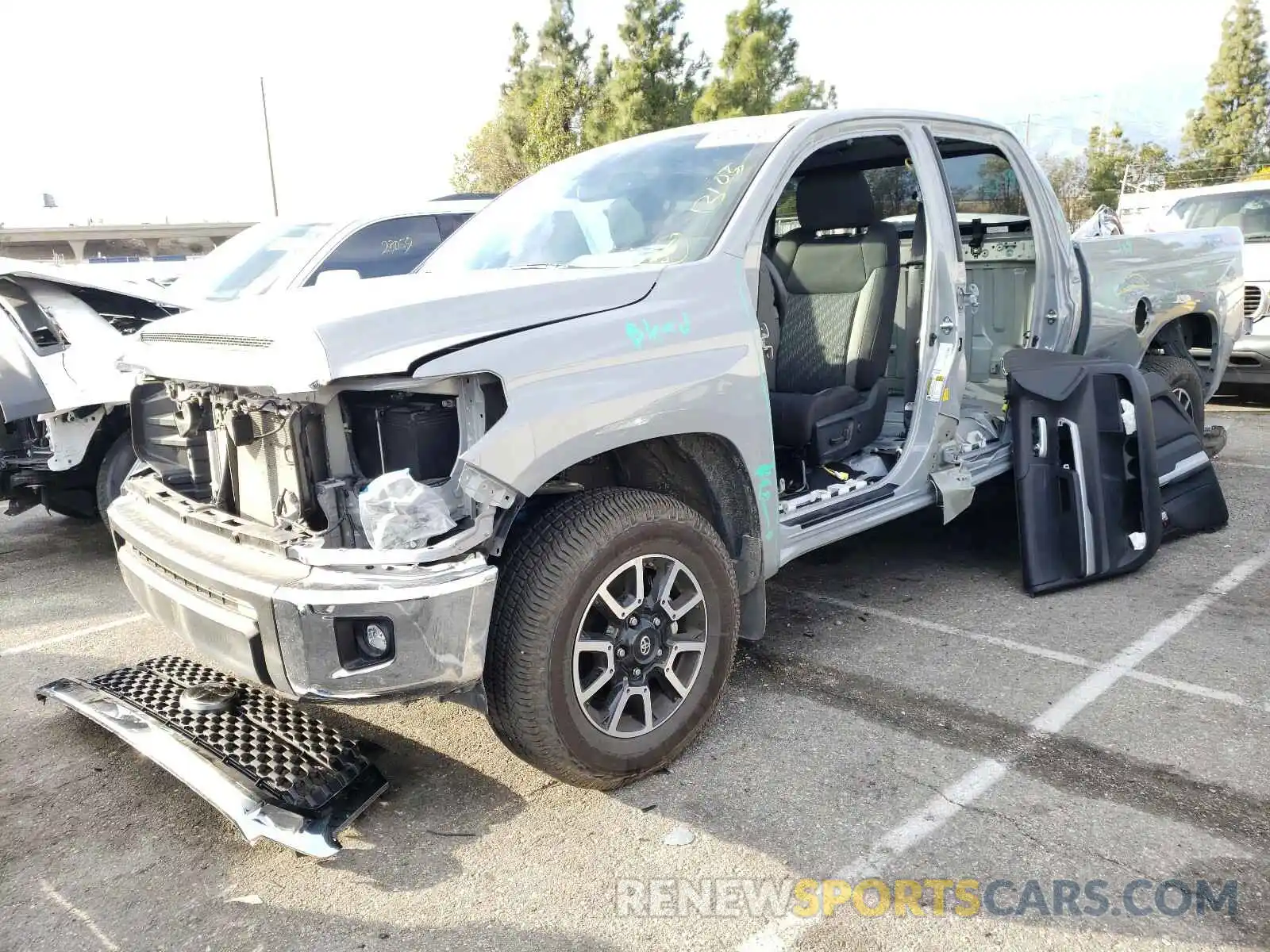 2 Photograph of a damaged car 5TFUY5F15LX904901 TOYOTA TUNDRA 2020