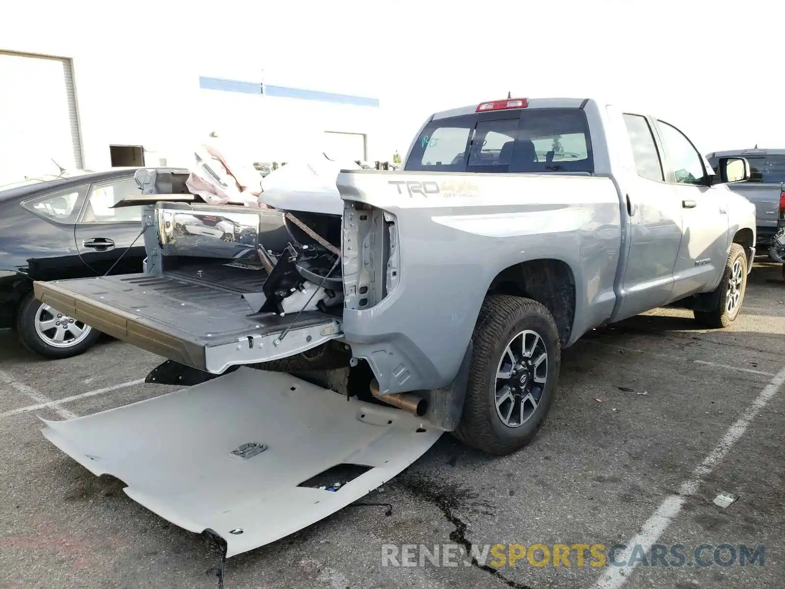 4 Photograph of a damaged car 5TFUY5F15LX904901 TOYOTA TUNDRA 2020