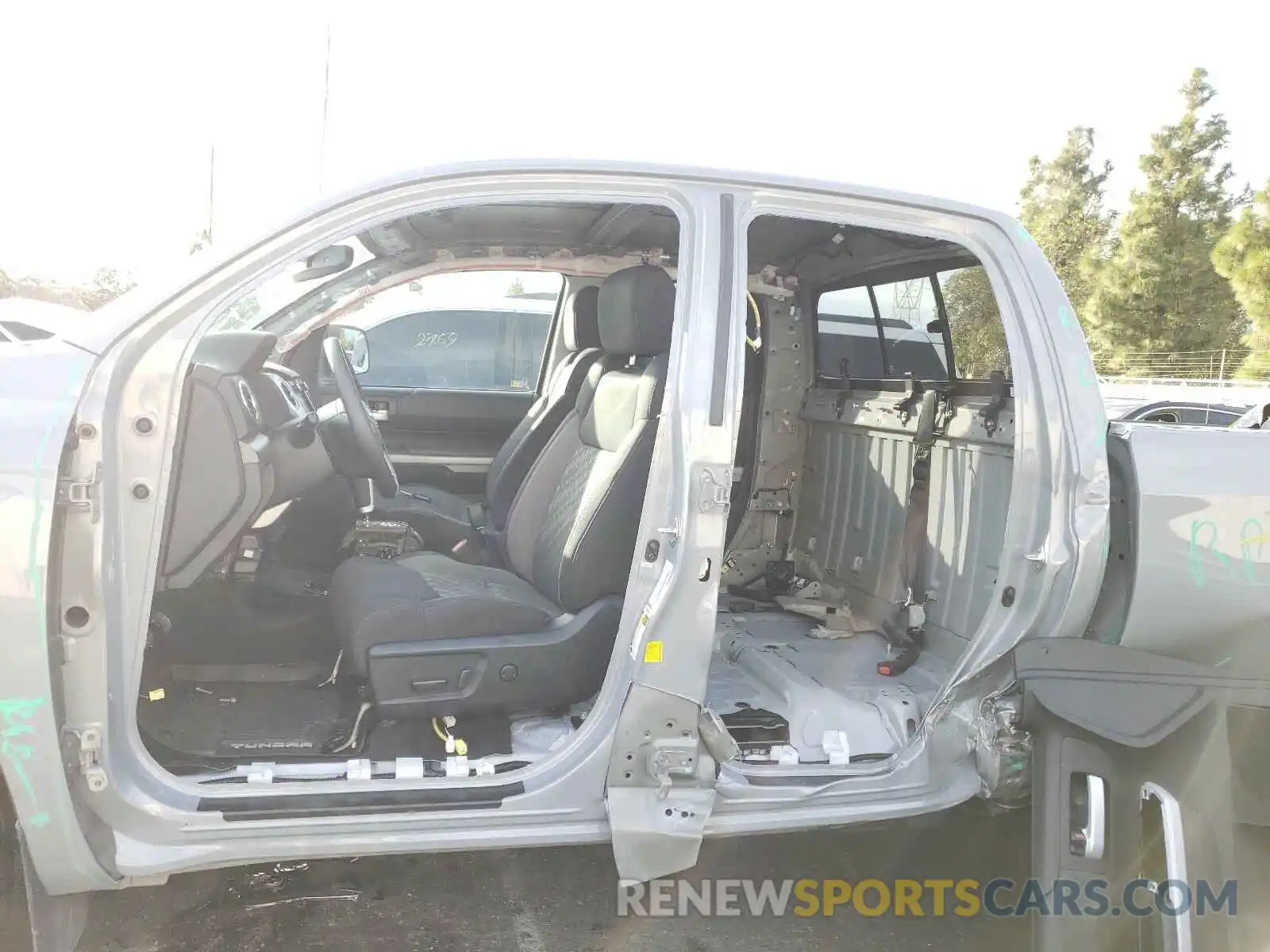 9 Photograph of a damaged car 5TFUY5F15LX904901 TOYOTA TUNDRA 2020