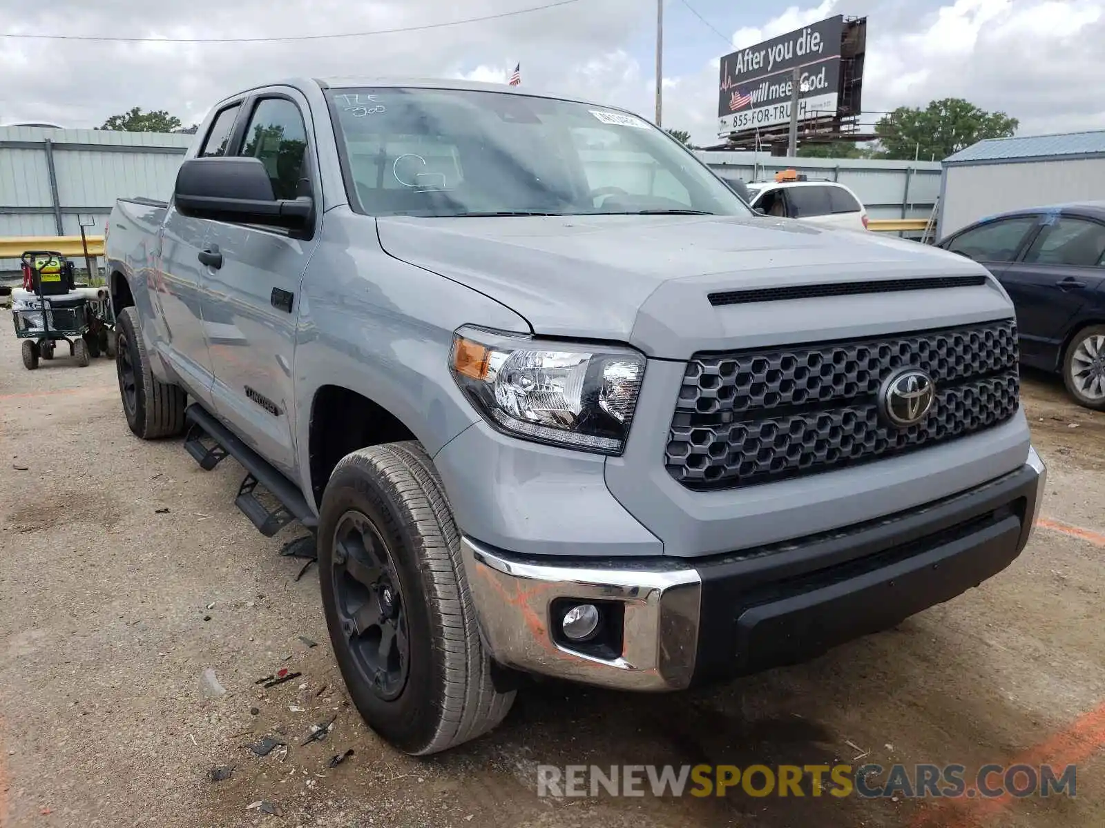 1 Photograph of a damaged car 5TFUY5F15LX953287 TOYOTA TUNDRA 2020