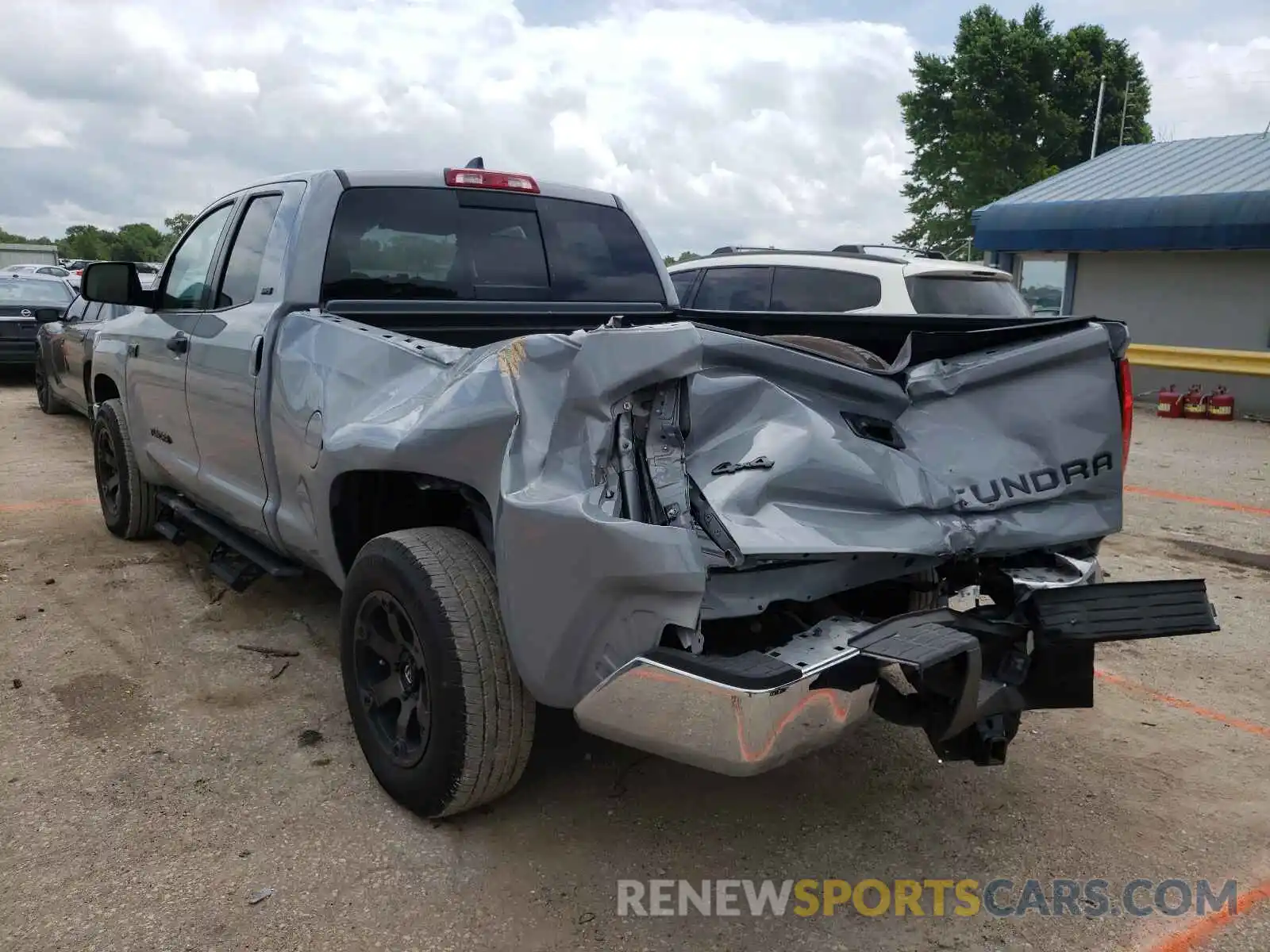 3 Photograph of a damaged car 5TFUY5F15LX953287 TOYOTA TUNDRA 2020